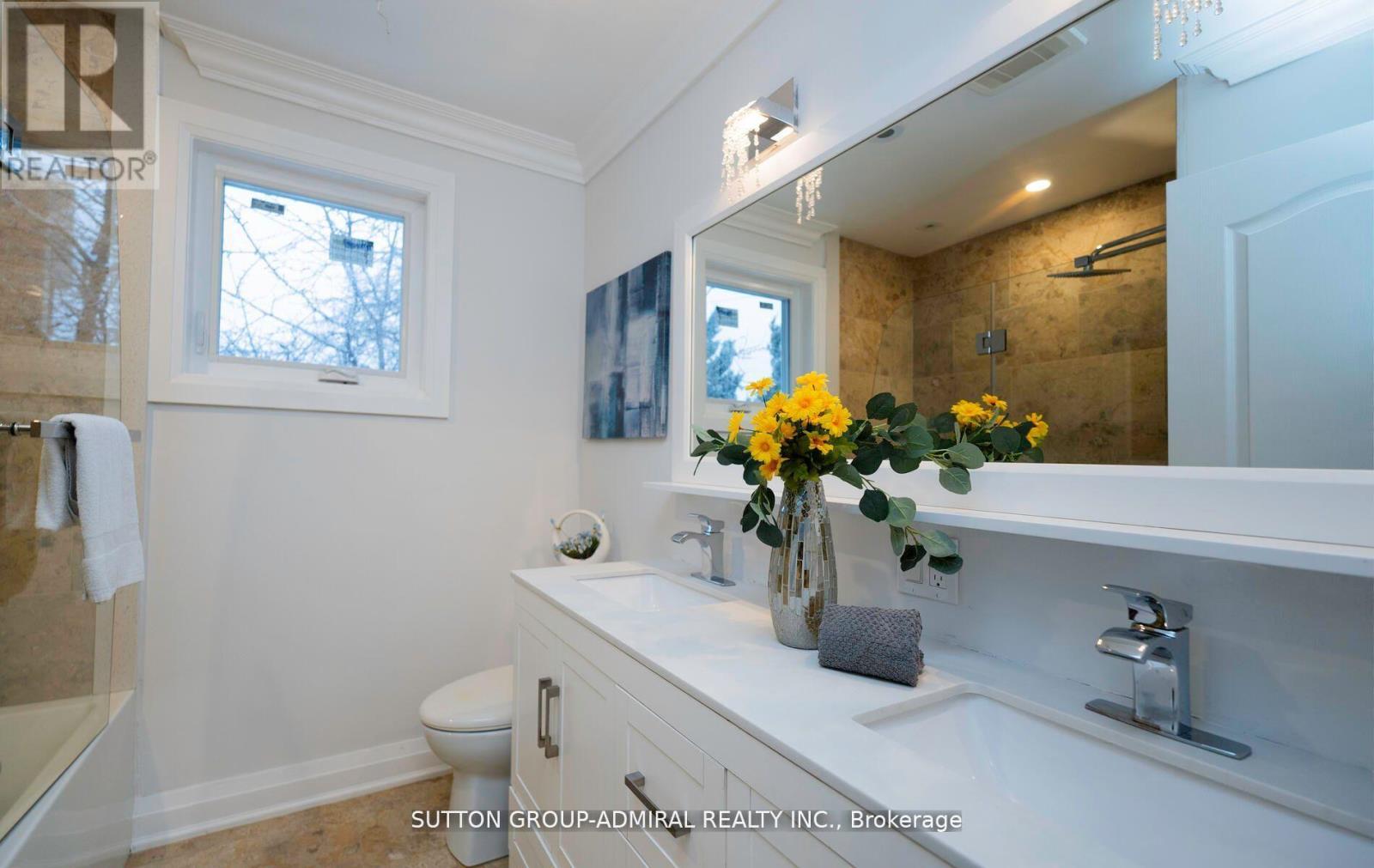 












29 ROXBOROUGH LANE

,
Vaughan (Uplands),




Ontario
L4J4T1

