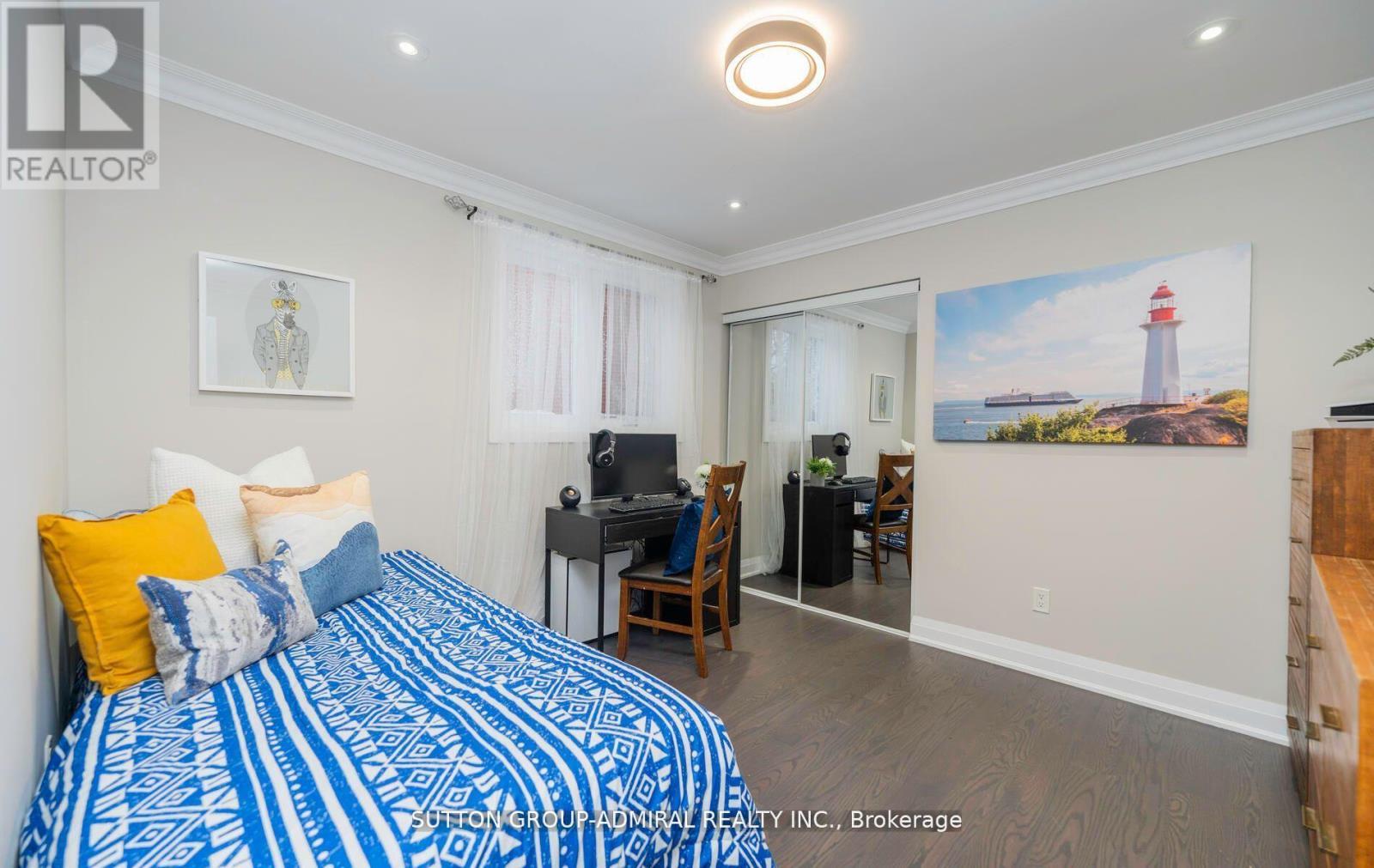 












29 ROXBOROUGH LANE

,
Vaughan (Uplands),




Ontario
L4J4T1

