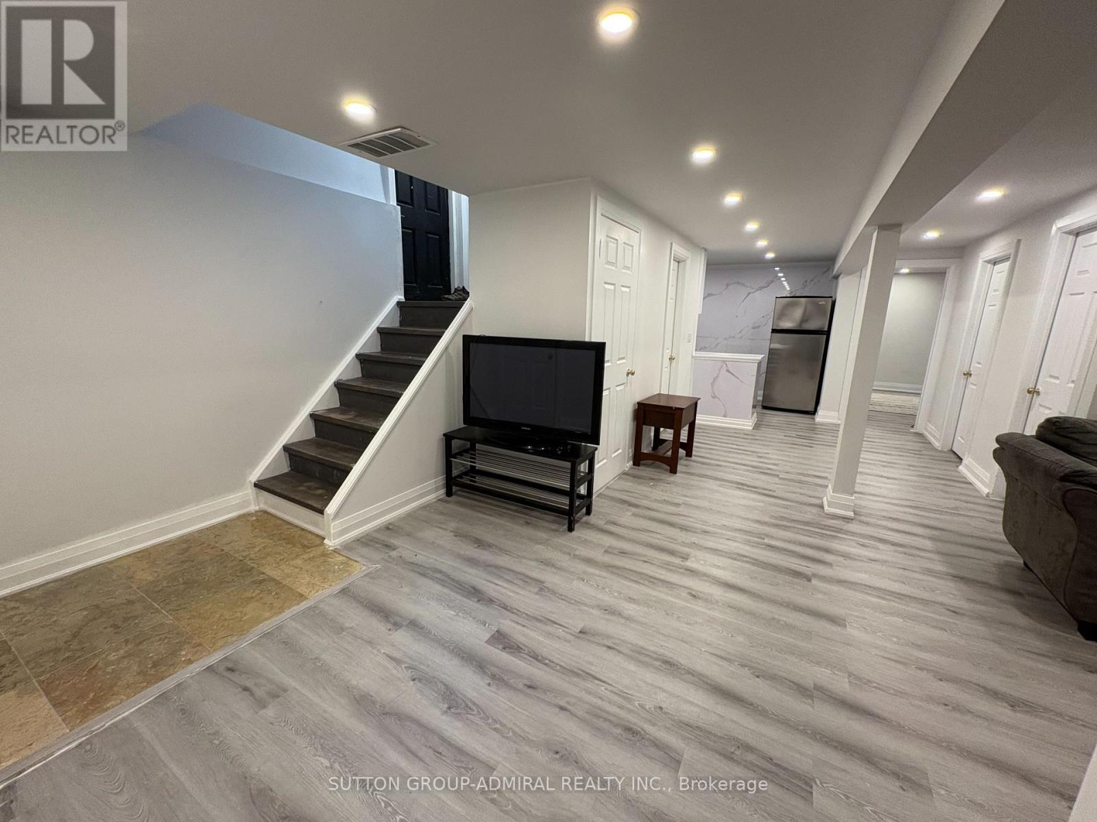 












29 ROXBOROUGH LANE

,
Vaughan (Uplands),




Ontario
L4J4T1

