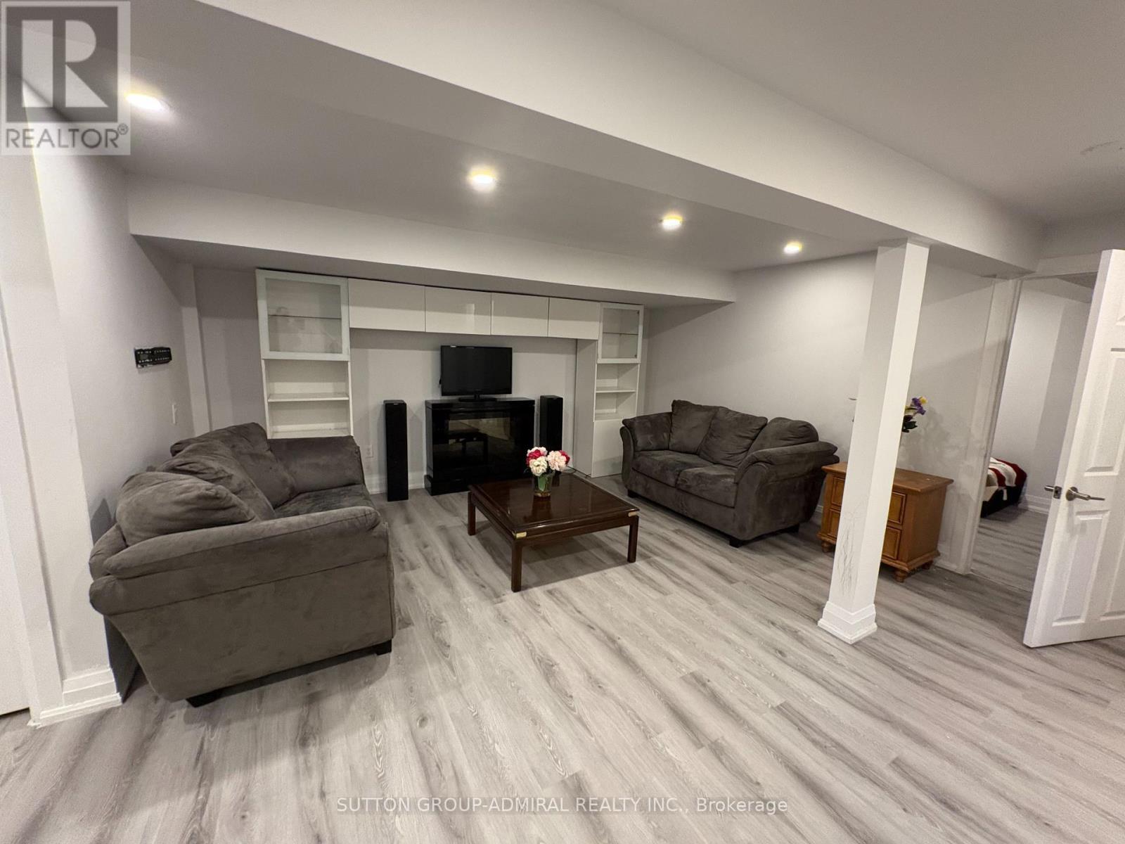












29 ROXBOROUGH LANE

,
Vaughan (Uplands),




Ontario
L4J4T1

