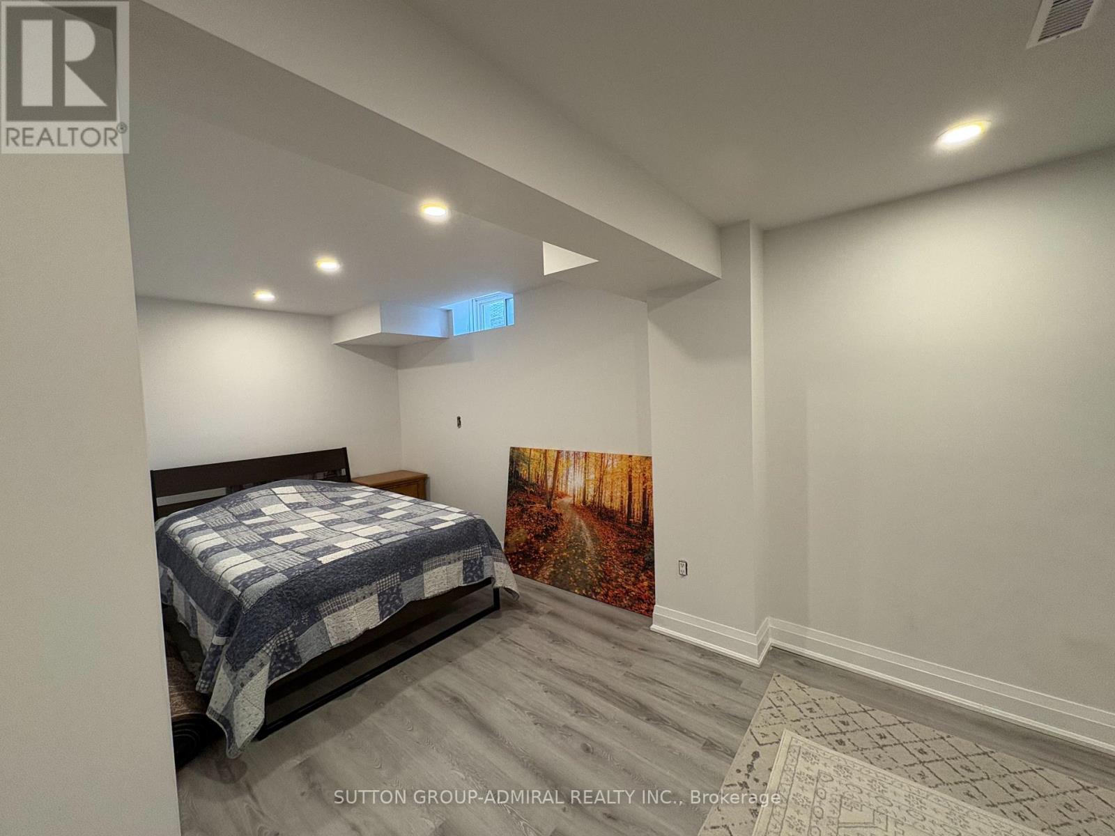 












29 ROXBOROUGH LANE

,
Vaughan (Uplands),




Ontario
L4J4T1


