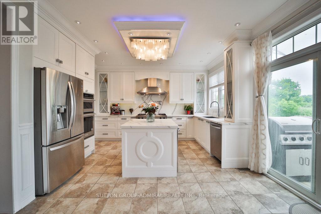 












15 JOCADA COURT

,
Richmond Hill (Oak Ridges),




Ontario
L4E0Z5

