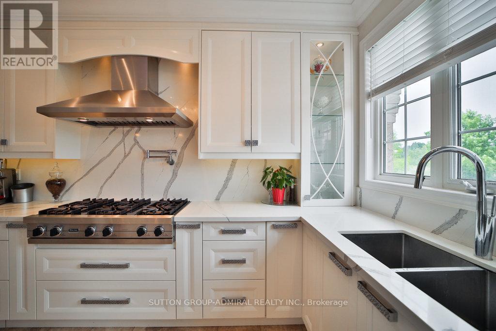 












15 JOCADA COURT

,
Richmond Hill (Oak Ridges),




Ontario
L4E0Z5

