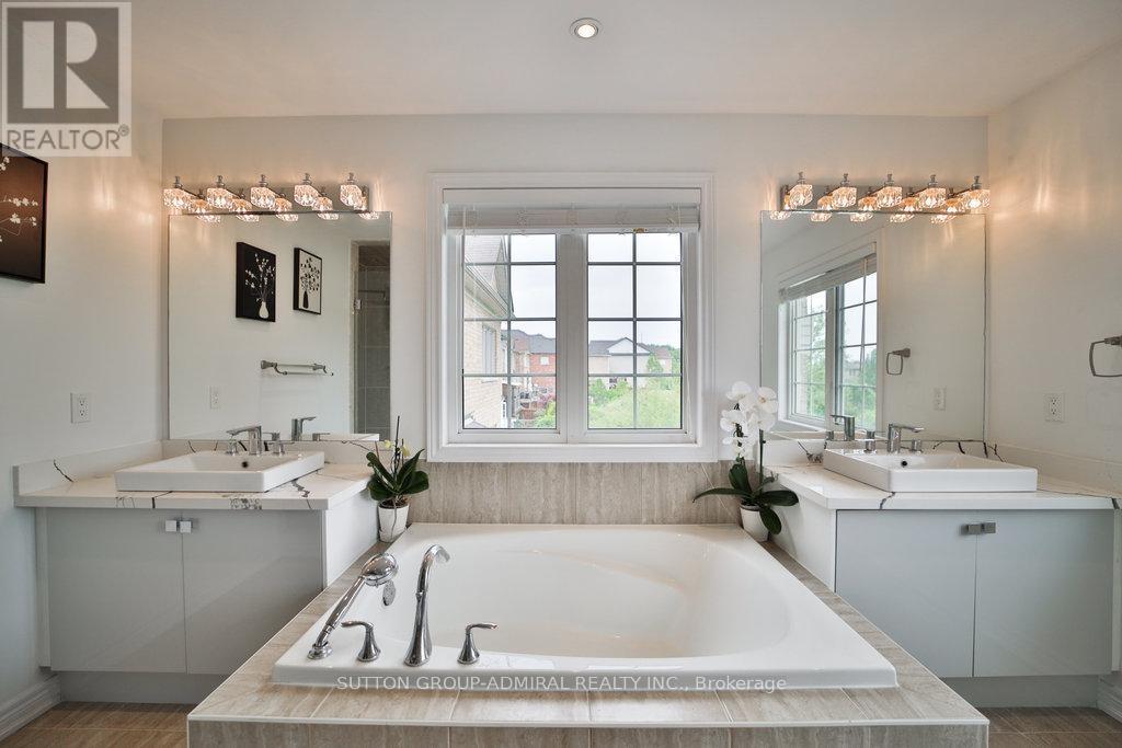












15 JOCADA COURT

,
Richmond Hill (Oak Ridges),




Ontario
L4E0Z5

