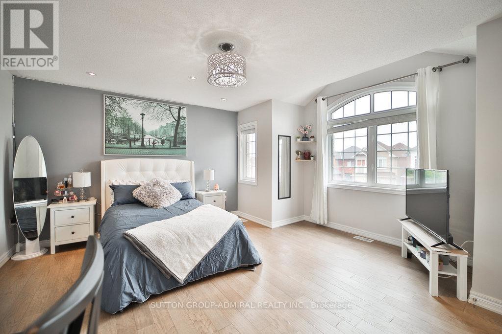 












15 JOCADA COURT

,
Richmond Hill (Oak Ridges),




Ontario
L4E0Z5

