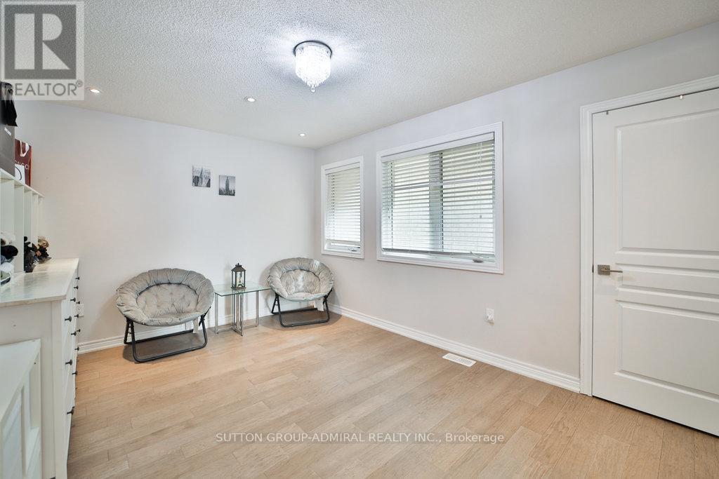 












15 JOCADA COURT

,
Richmond Hill (Oak Ridges),




Ontario
L4E0Z5

