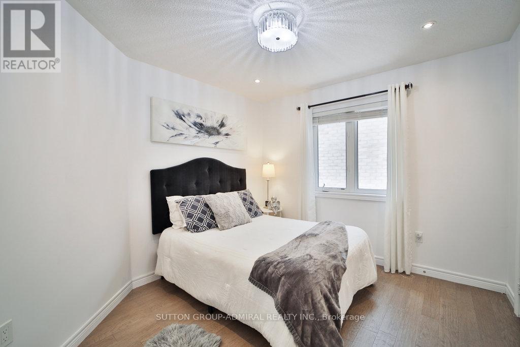 












15 JOCADA COURT

,
Richmond Hill (Oak Ridges),




Ontario
L4E0Z5

