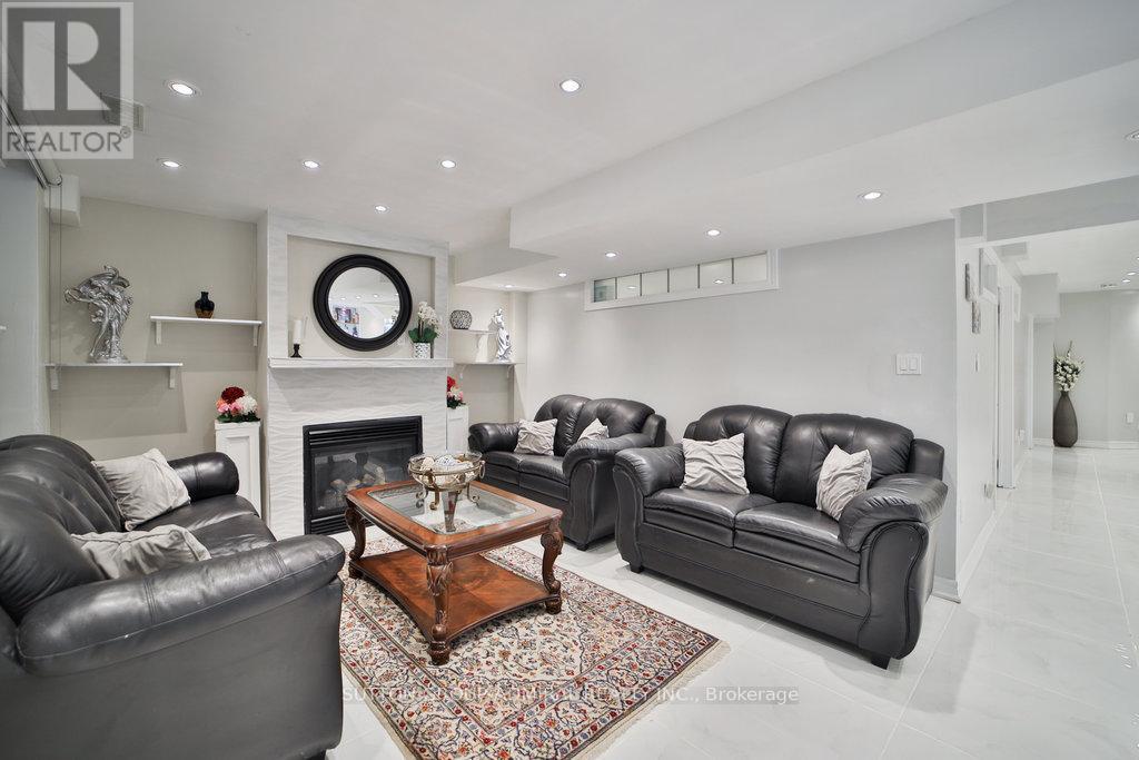 












15 JOCADA COURT

,
Richmond Hill (Oak Ridges),




Ontario
L4E0Z5

