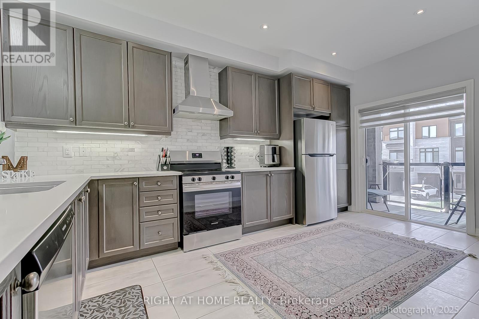 












188 TANGO CRESCENT

,
Newmarket (Woodland Hill),




Ontario
L3X0K5

