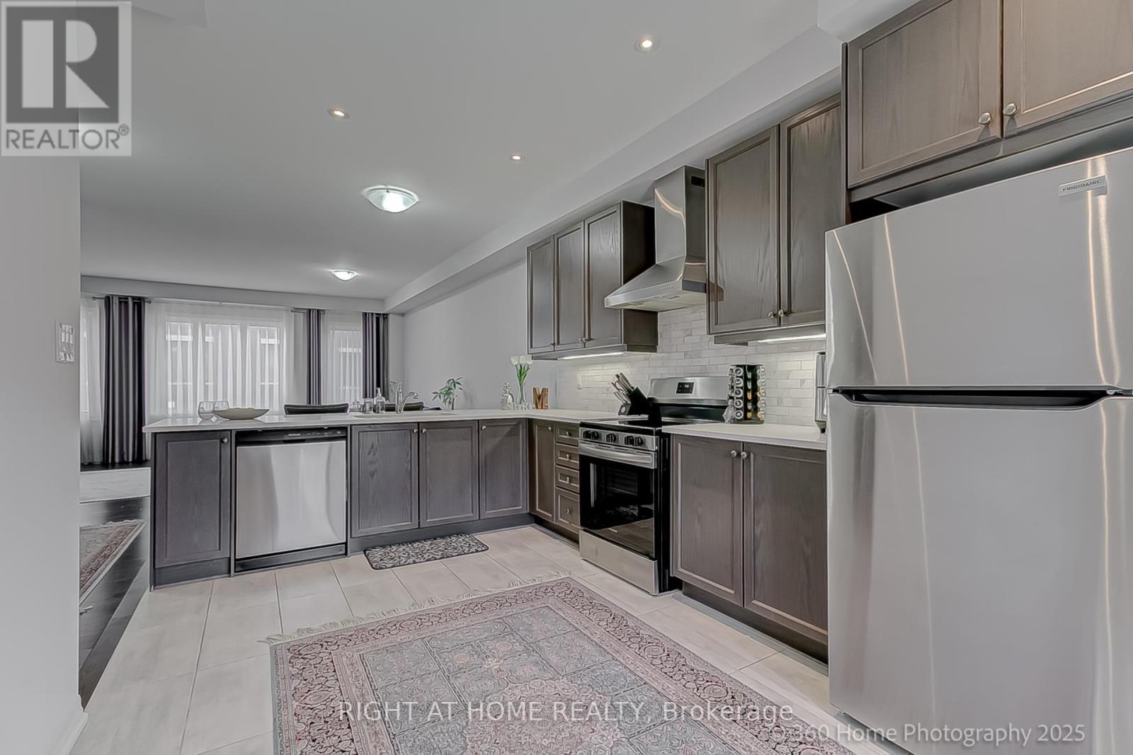 












188 TANGO CRESCENT

,
Newmarket (Woodland Hill),




Ontario
L3X0K5

