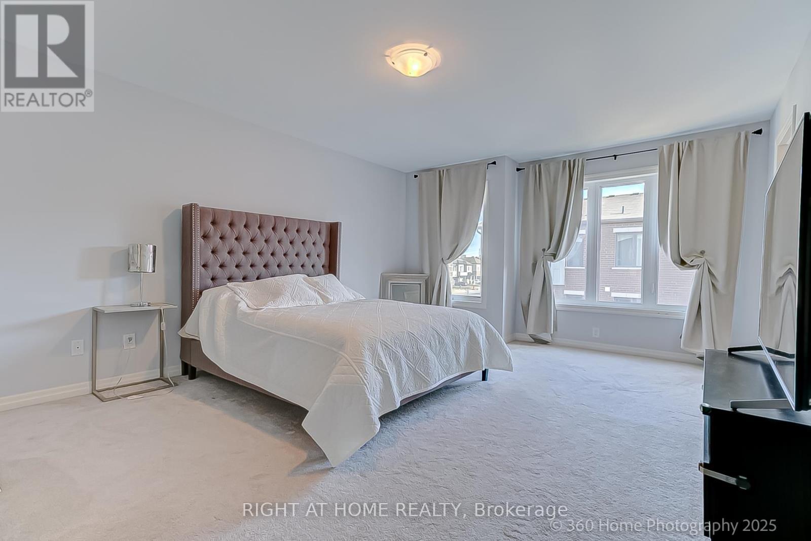 












188 TANGO CRESCENT

,
Newmarket (Woodland Hill),




Ontario
L3X0K5

