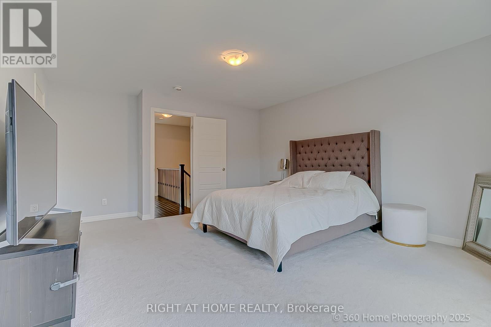 












188 TANGO CRESCENT

,
Newmarket (Woodland Hill),




Ontario
L3X0K5

