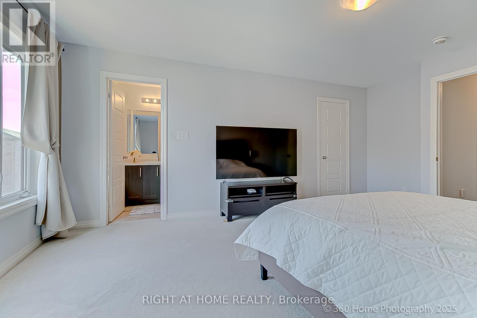 












188 TANGO CRESCENT

,
Newmarket (Woodland Hill),




Ontario
L3X0K5

