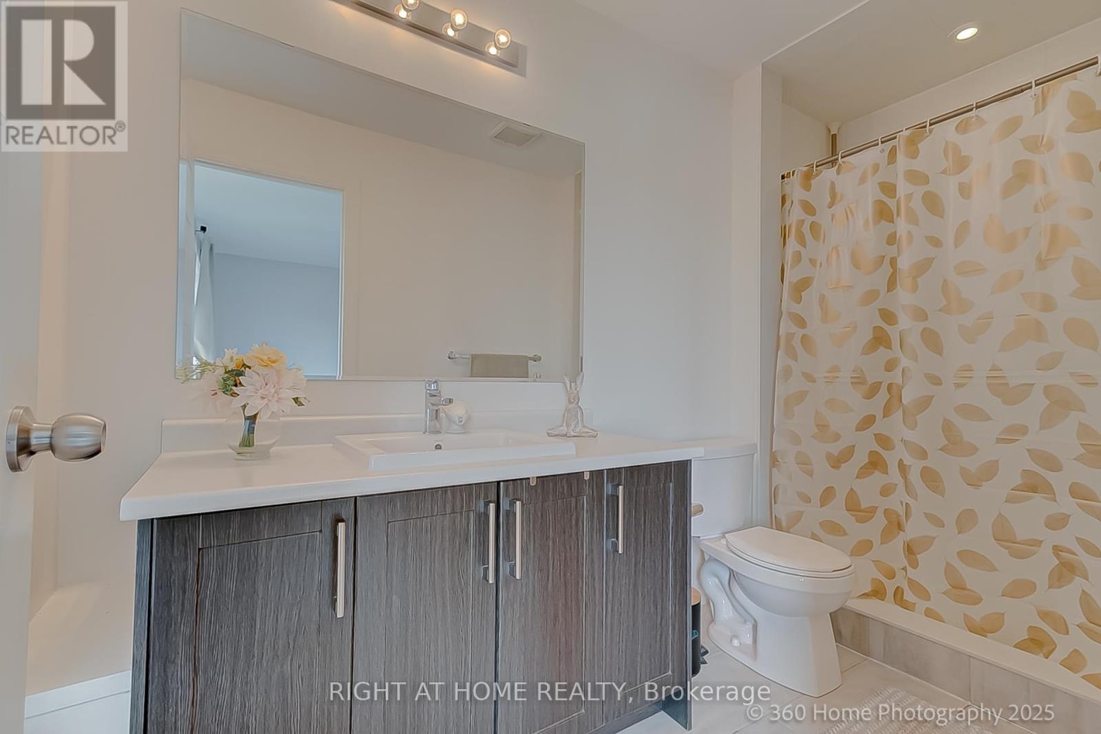 












188 TANGO CRESCENT

,
Newmarket (Woodland Hill),




Ontario
L3X0K5

