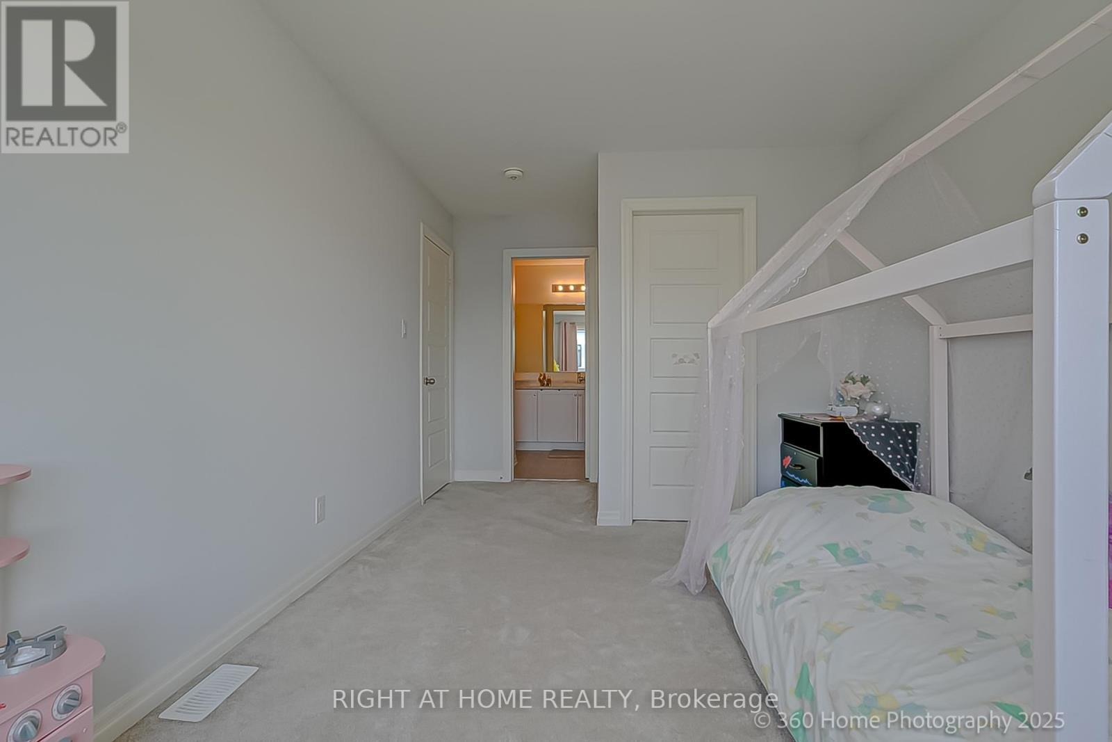 












188 TANGO CRESCENT

,
Newmarket (Woodland Hill),




Ontario
L3X0K5

