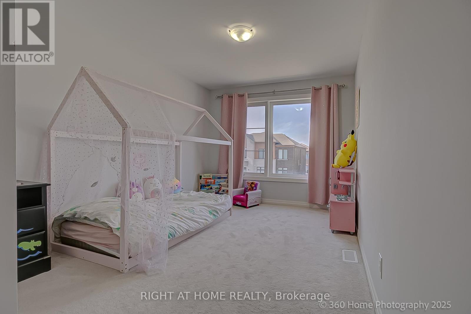 












188 TANGO CRESCENT

,
Newmarket (Woodland Hill),




Ontario
L3X0K5

