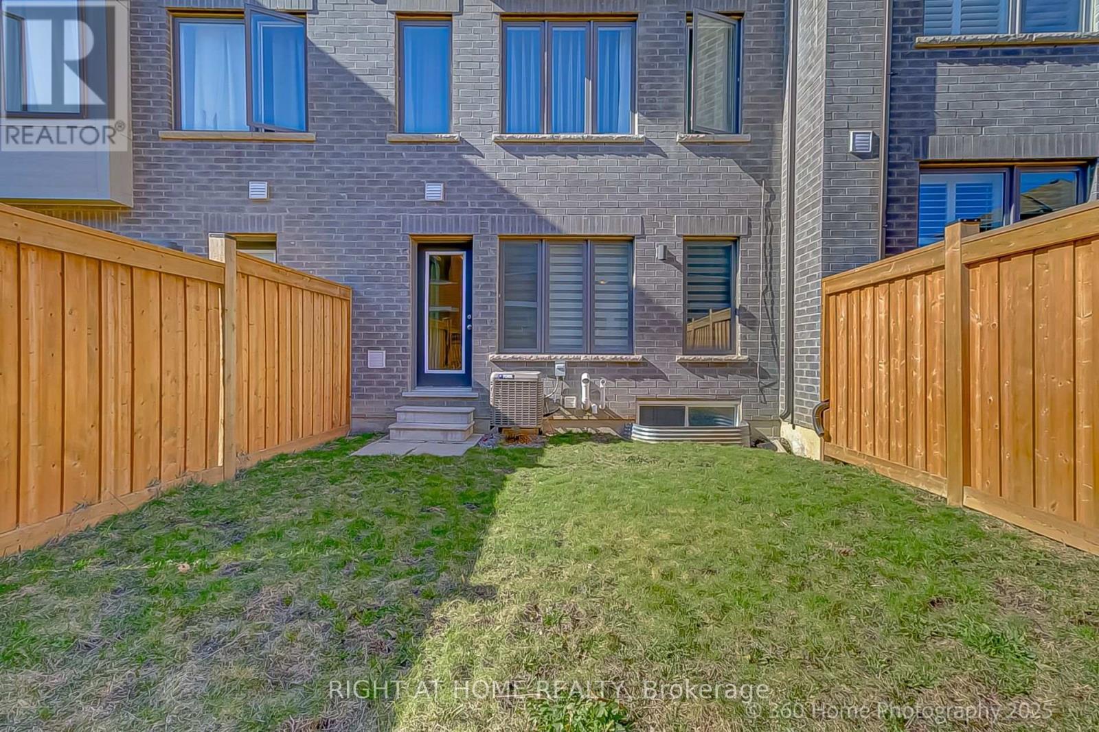 












188 TANGO CRESCENT

,
Newmarket (Woodland Hill),




Ontario
L3X0K5

