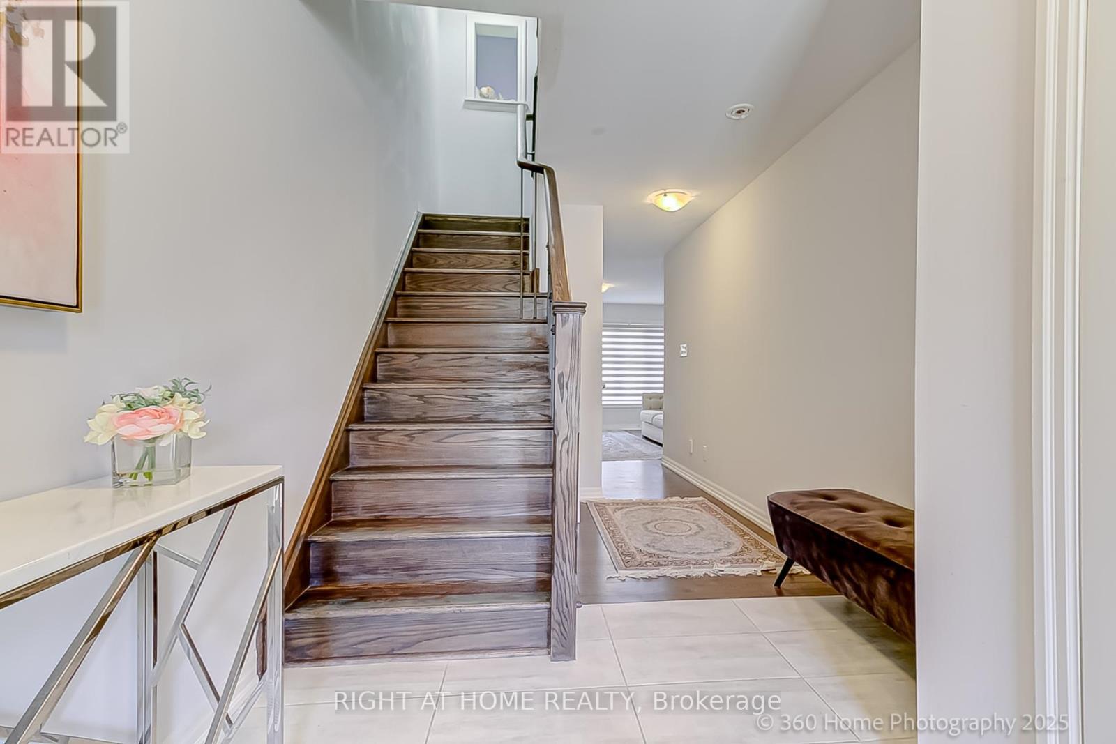 












188 TANGO CRESCENT

,
Newmarket (Woodland Hill),




Ontario
L3X0K5

