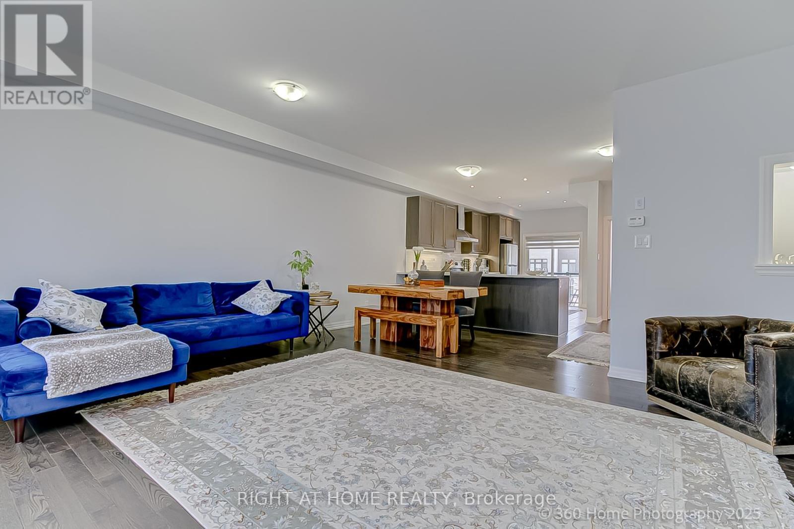 












188 TANGO CRESCENT

,
Newmarket (Woodland Hill),




Ontario
L3X0K5

