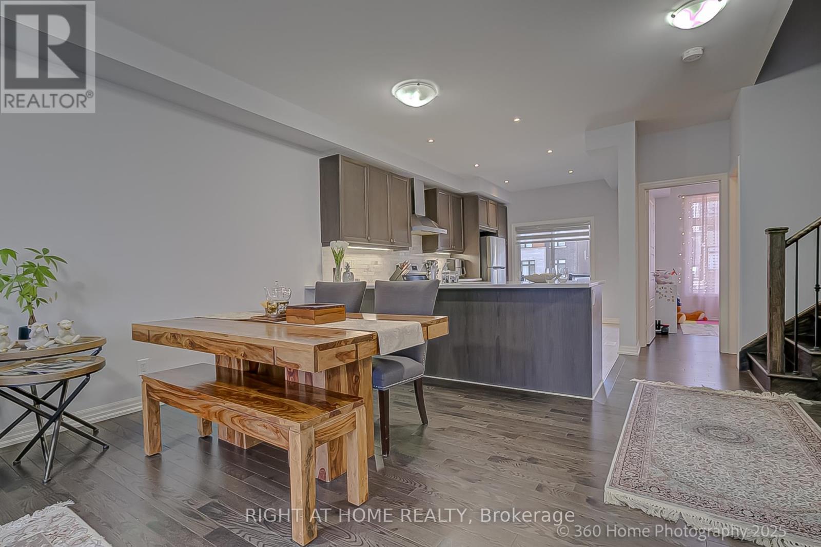 












188 TANGO CRESCENT

,
Newmarket (Woodland Hill),




Ontario
L3X0K5

