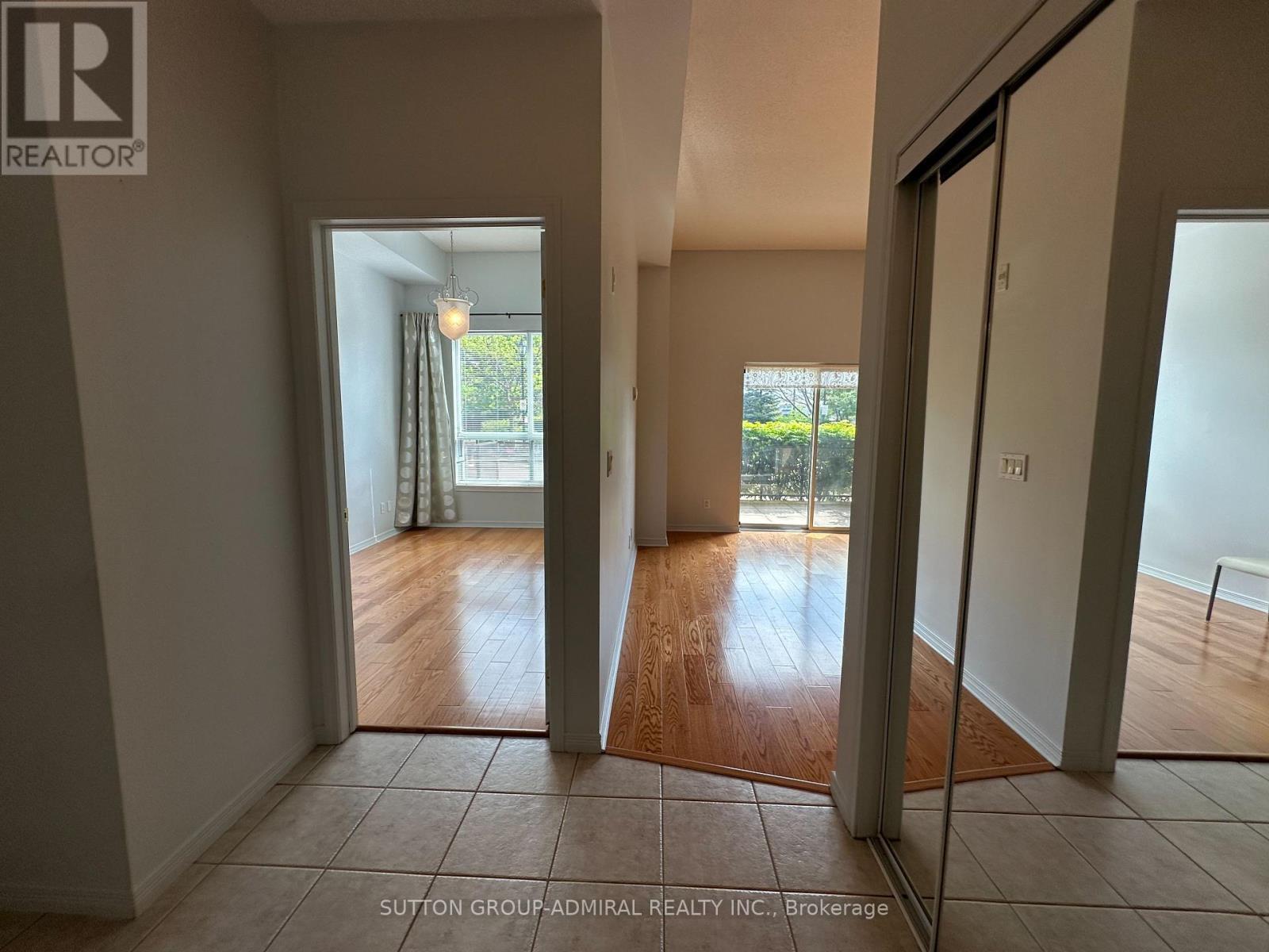 












114 - 2 MAISON PARC COURT

,
Vaughan (Lakeview Estates),




Ontario
L4J9K5

