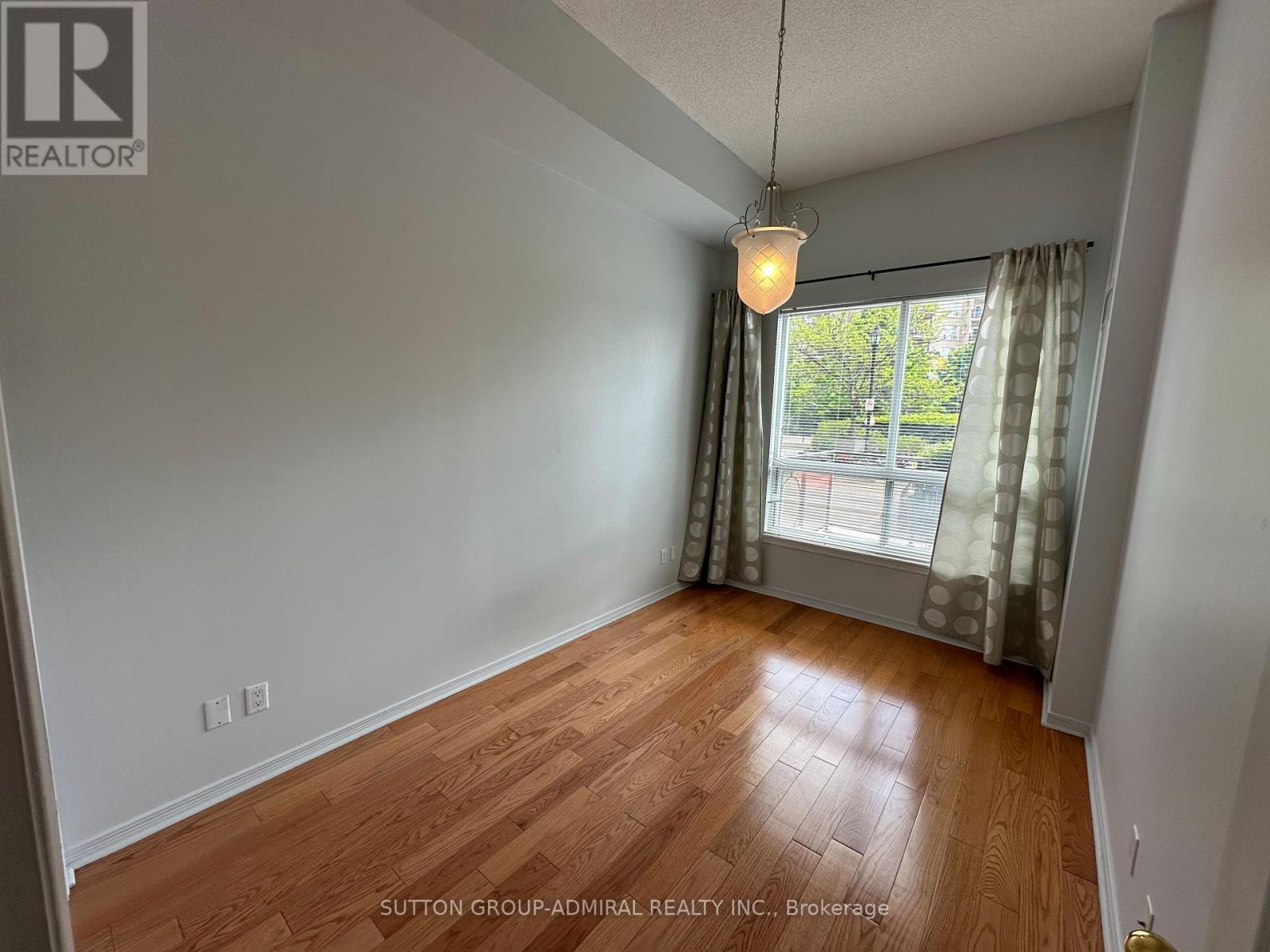 












114 - 2 MAISON PARC COURT

,
Vaughan (Lakeview Estates),




Ontario
L4J9K5

