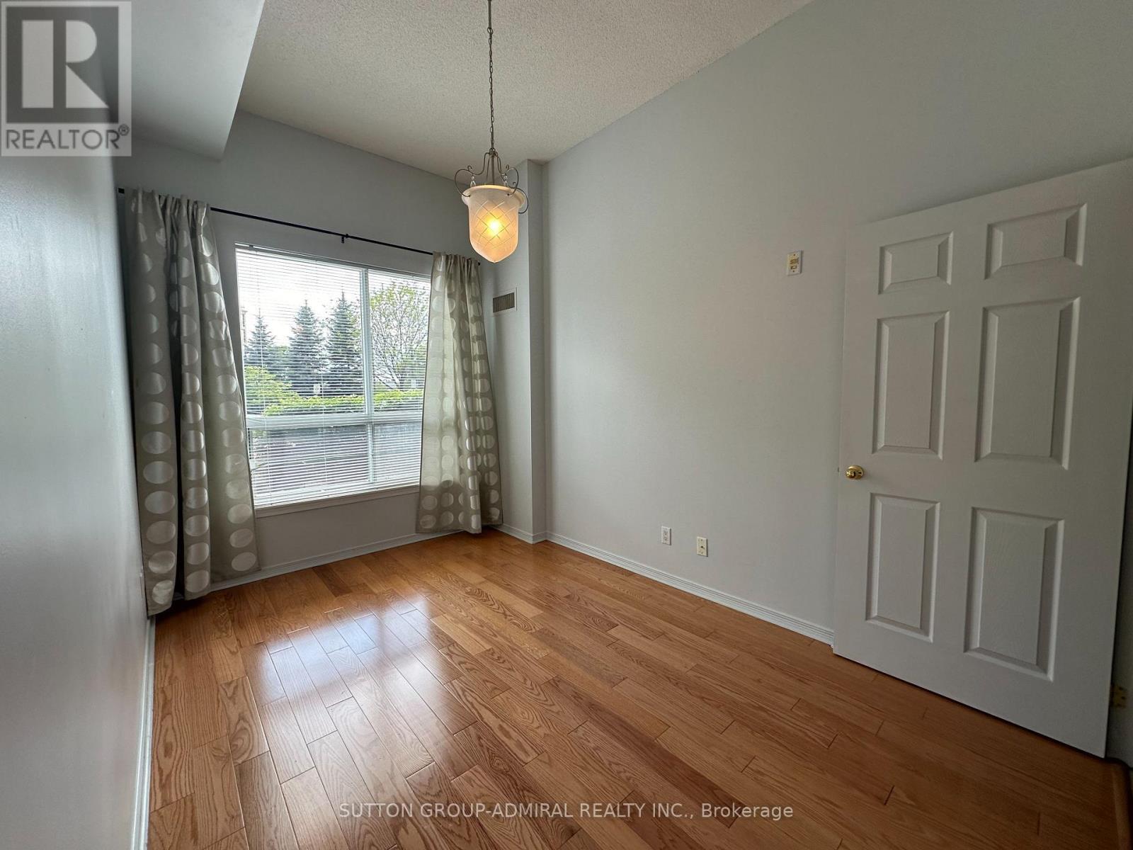 












114 - 2 MAISON PARC COURT

,
Vaughan (Lakeview Estates),




Ontario
L4J9K5

