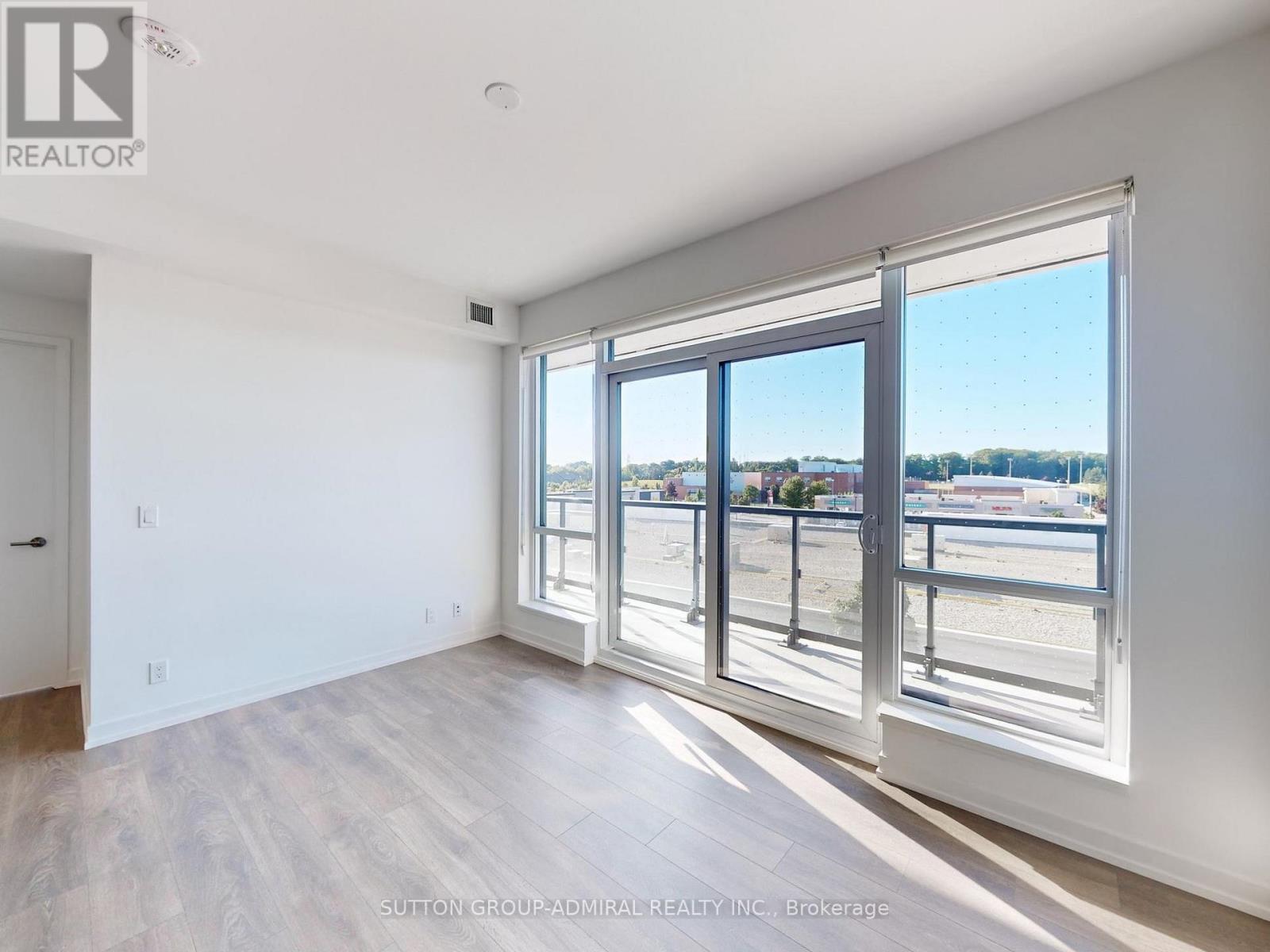 












403 - 7950 BATHURST STREET

,
Vaughan (Beverley Glen),




Ontario
L4J0L4

