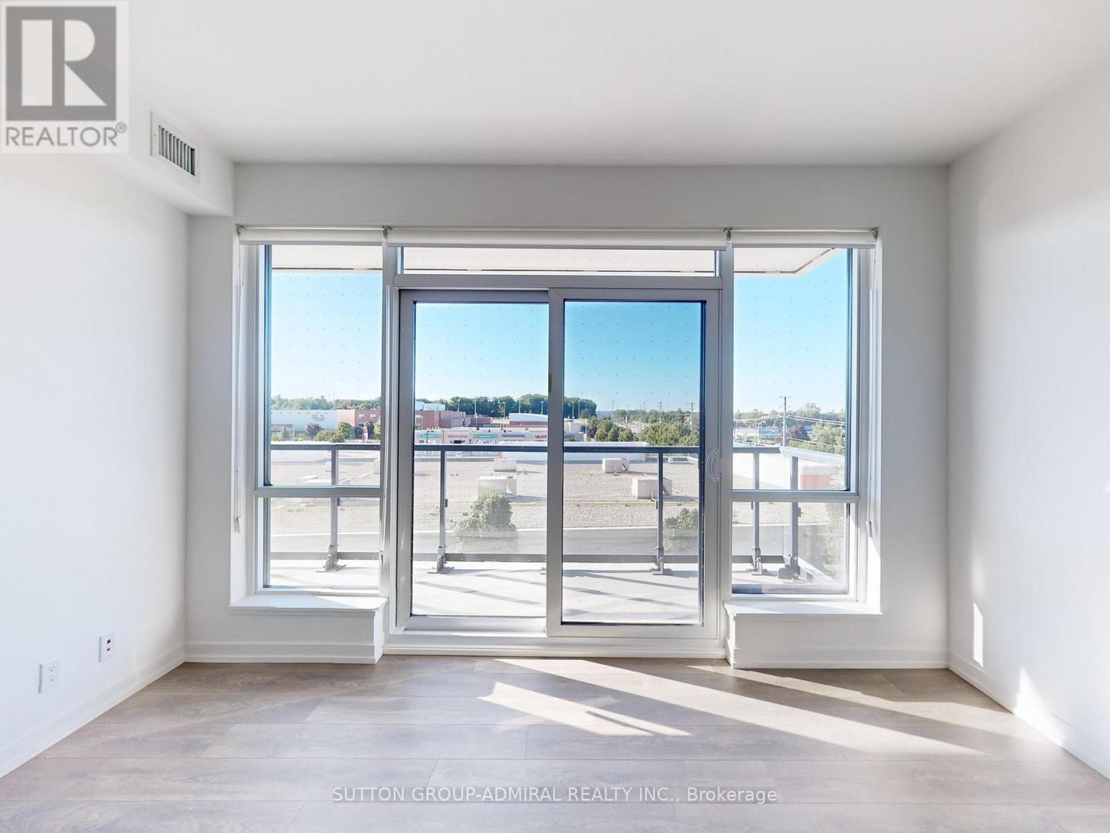 












403 - 7950 BATHURST STREET

,
Vaughan (Beverley Glen),




Ontario
L4J0L4

