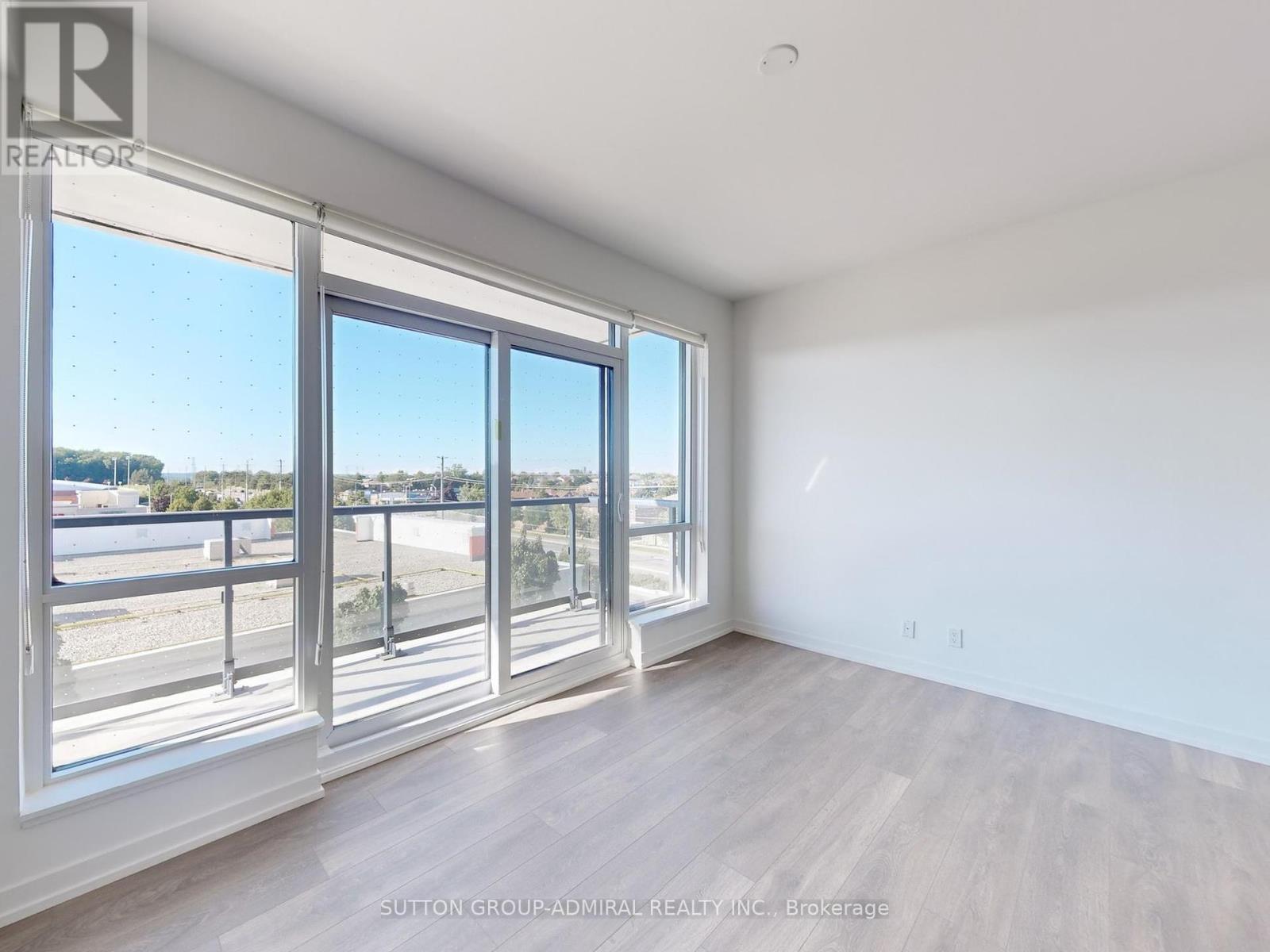 












403 - 7950 BATHURST STREET

,
Vaughan (Beverley Glen),




Ontario
L4J0L4

