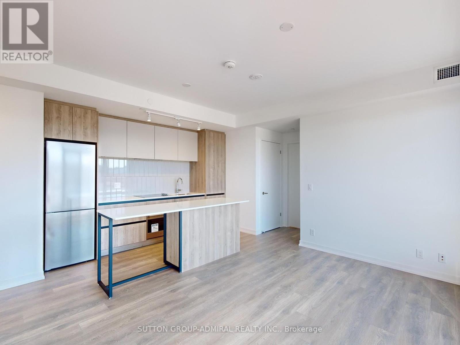 












403 - 7950 BATHURST STREET

,
Vaughan (Beverley Glen),




Ontario
L4J0L4


