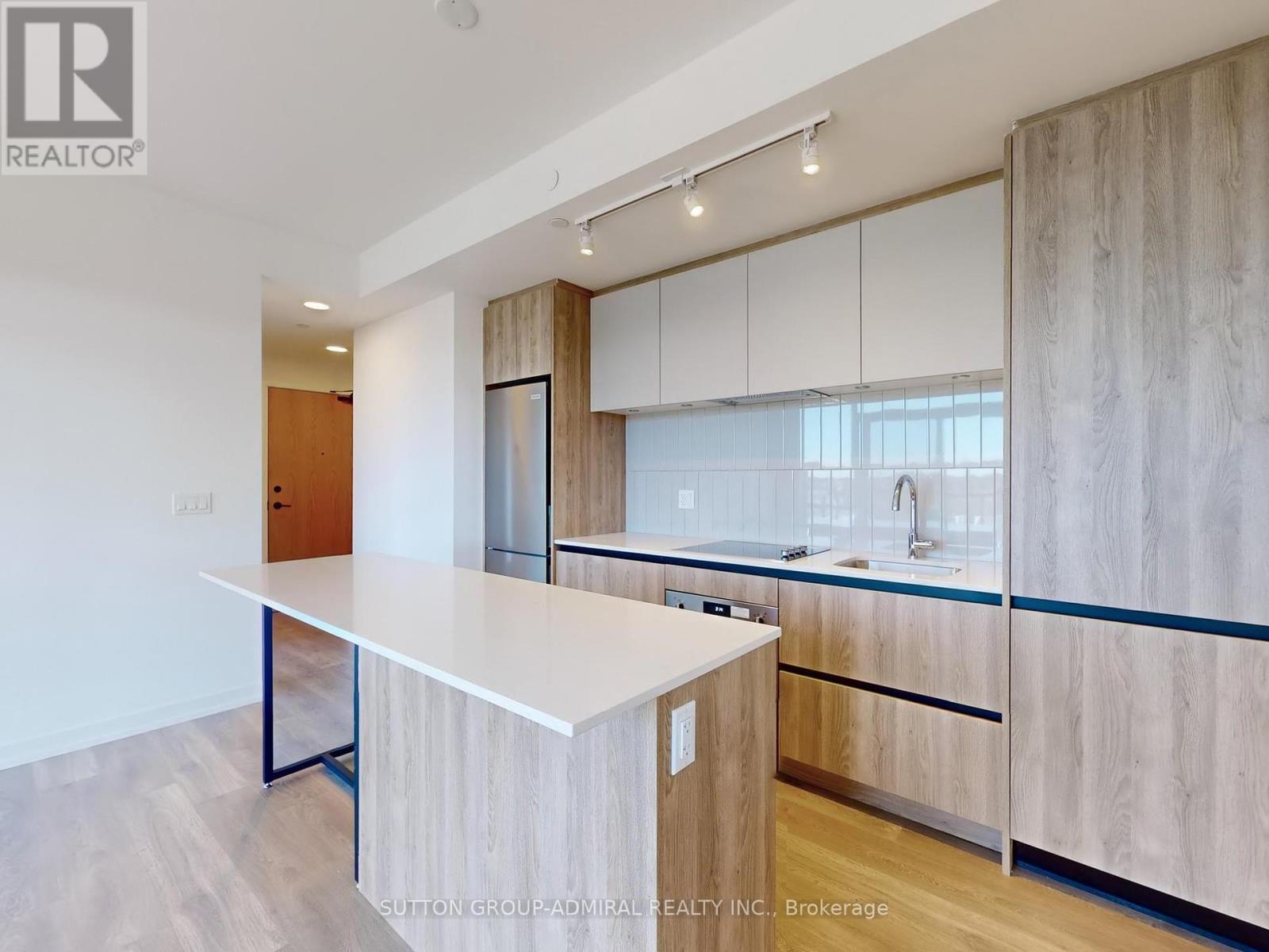 












403 - 7950 BATHURST STREET

,
Vaughan (Beverley Glen),




Ontario
L4J0L4

