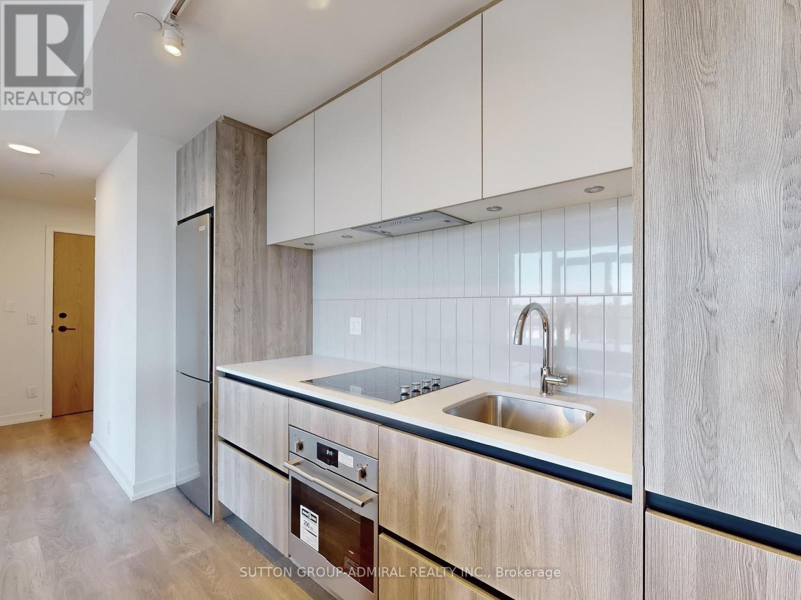 












403 - 7950 BATHURST STREET

,
Vaughan (Beverley Glen),




Ontario
L4J0L4

