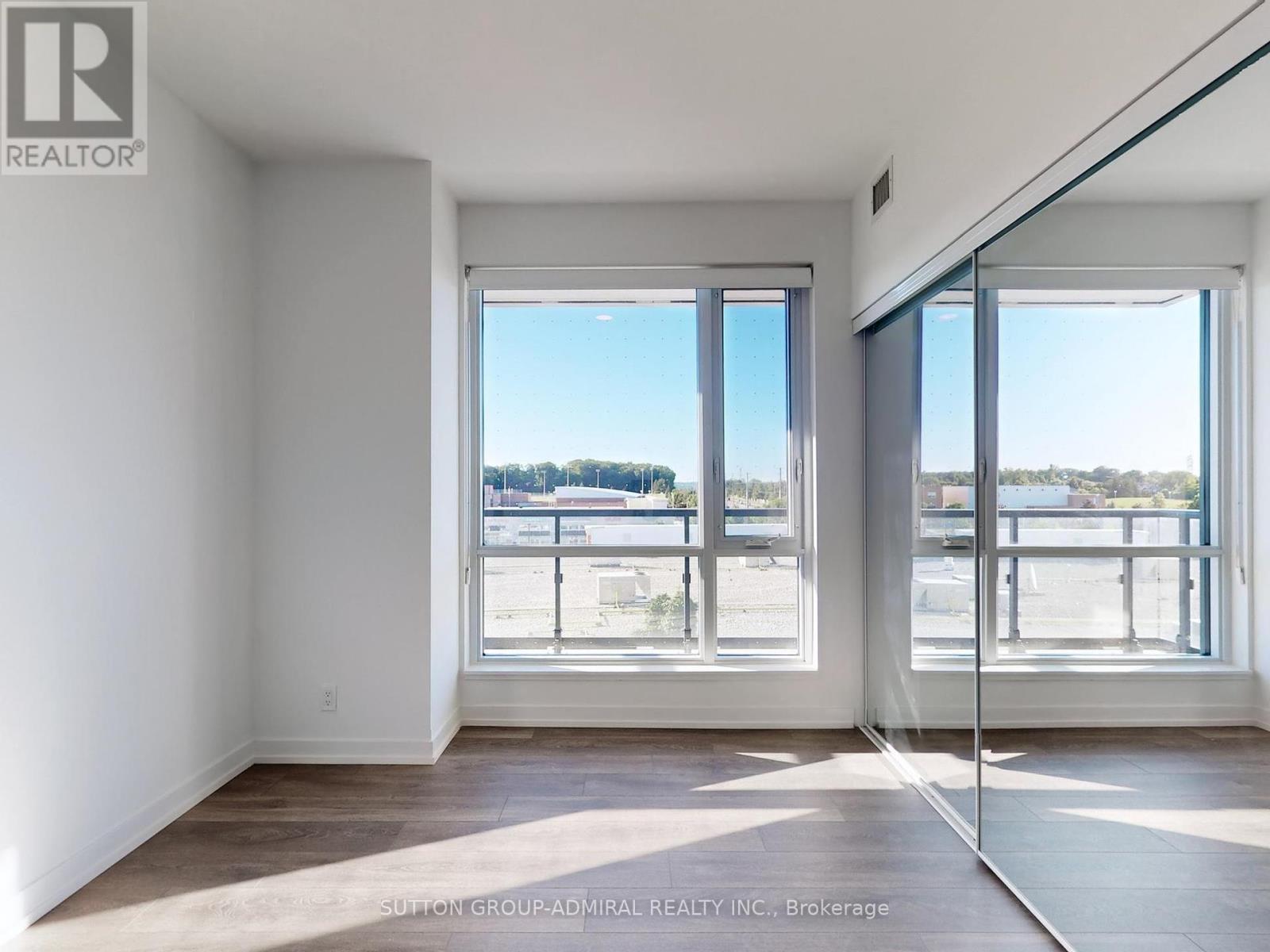 












403 - 7950 BATHURST STREET

,
Vaughan (Beverley Glen),




Ontario
L4J0L4

