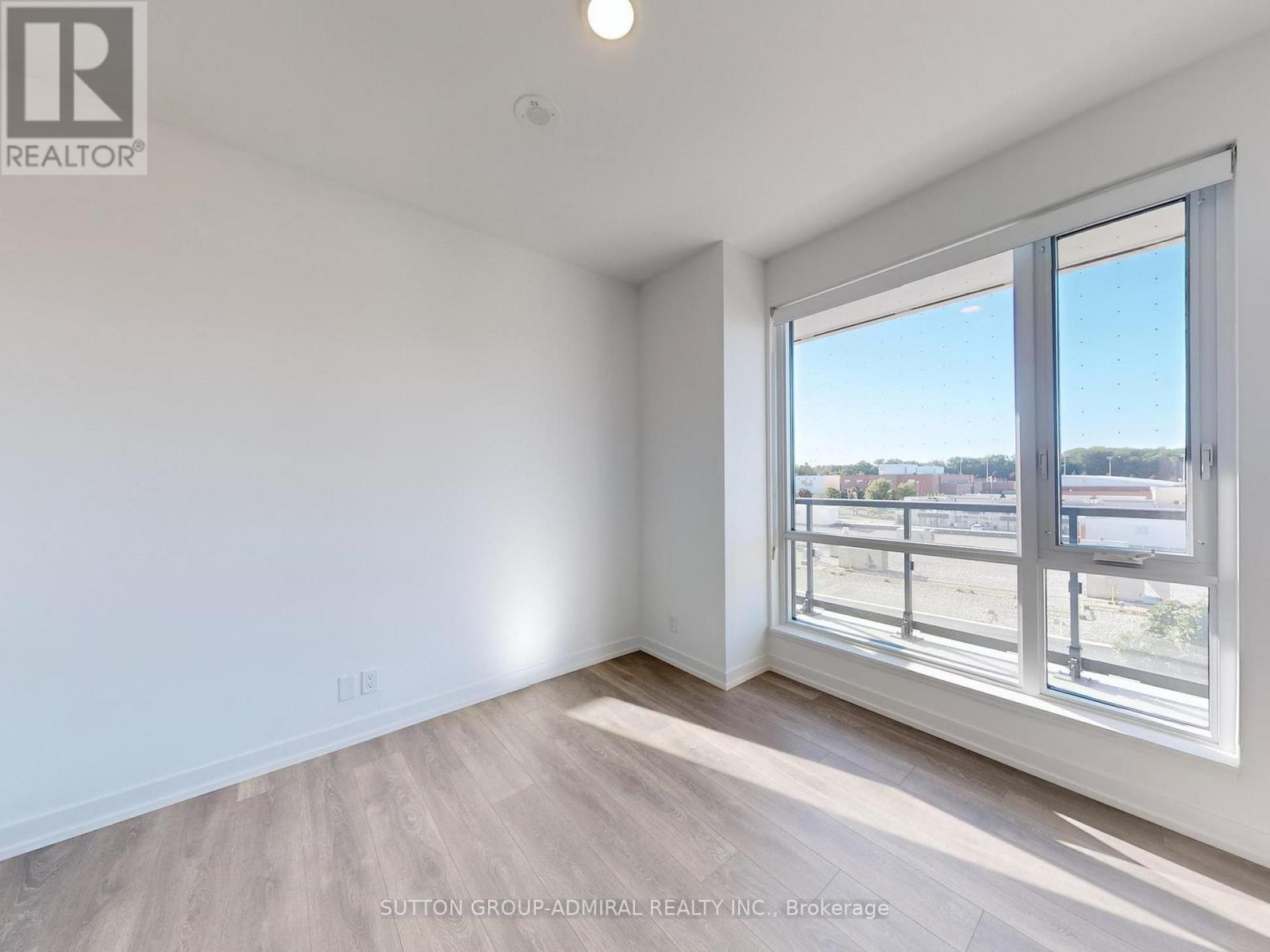 












403 - 7950 BATHURST STREET

,
Vaughan (Beverley Glen),




Ontario
L4J0L4

