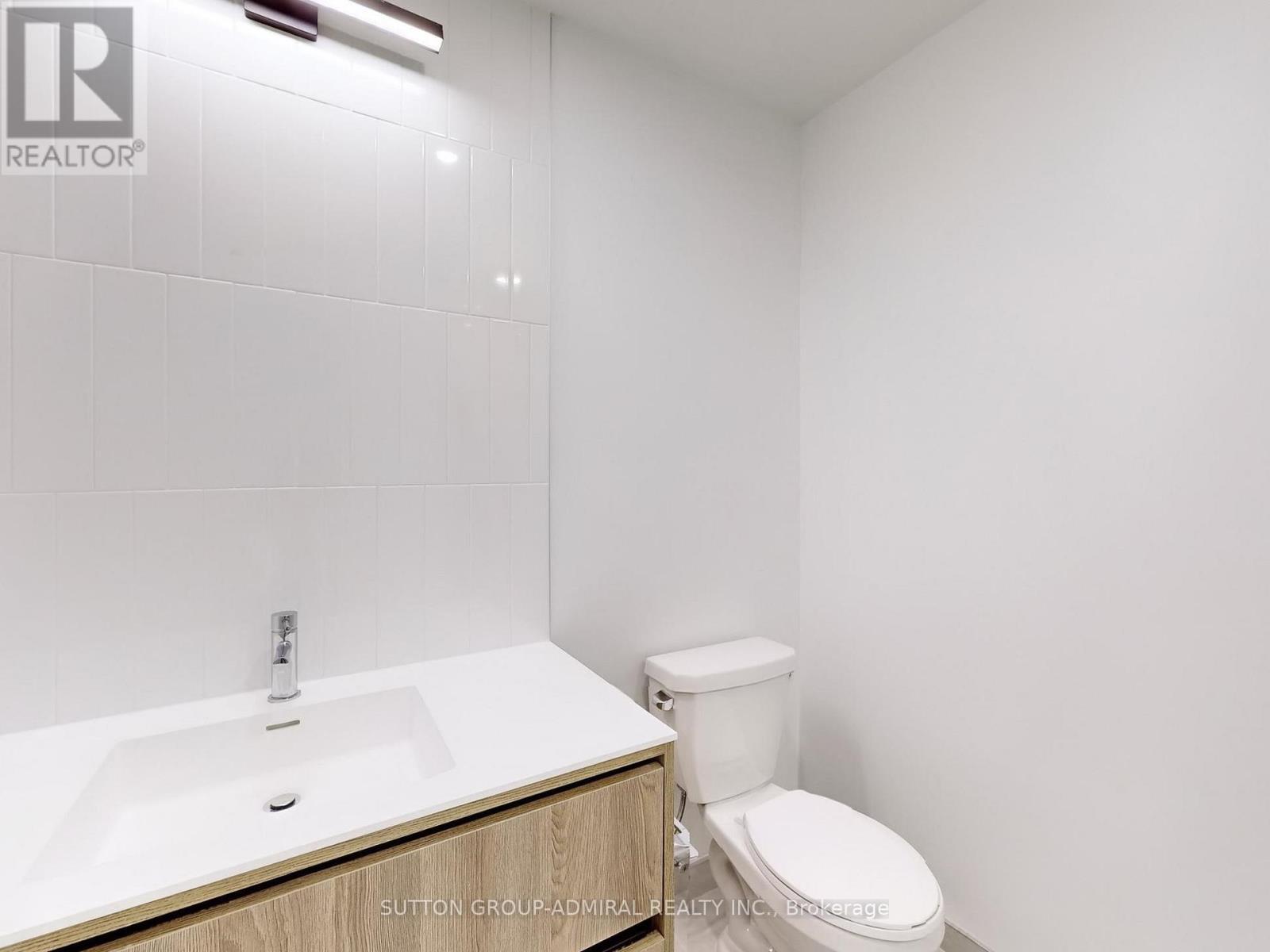 












403 - 7950 BATHURST STREET

,
Vaughan (Beverley Glen),




Ontario
L4J0L4

