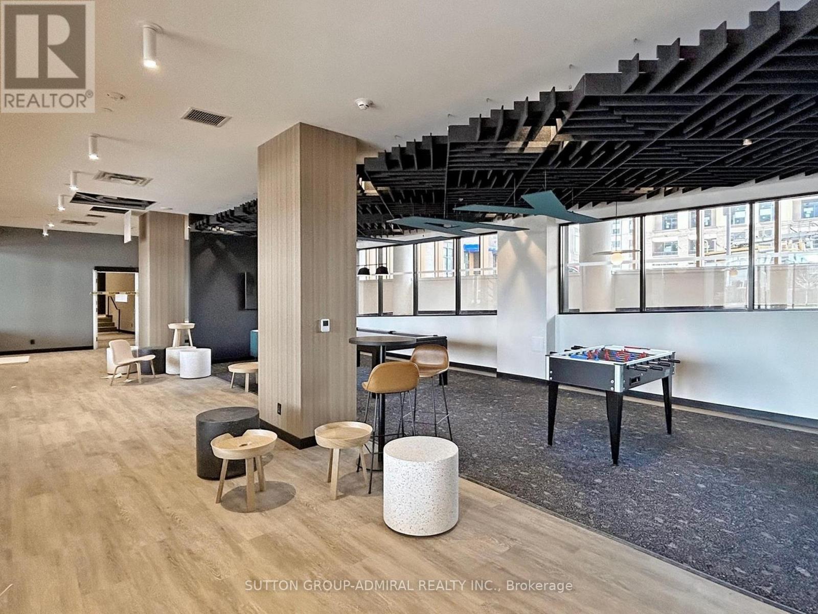 












403 - 7950 BATHURST STREET

,
Vaughan (Beverley Glen),




Ontario
L4J0L4

