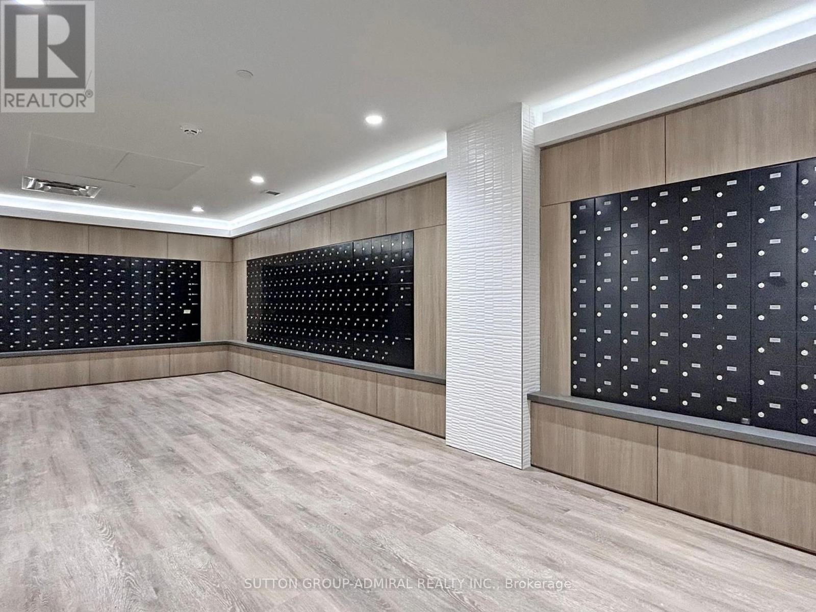 












403 - 7950 BATHURST STREET

,
Vaughan (Beverley Glen),




Ontario
L4J0L4

