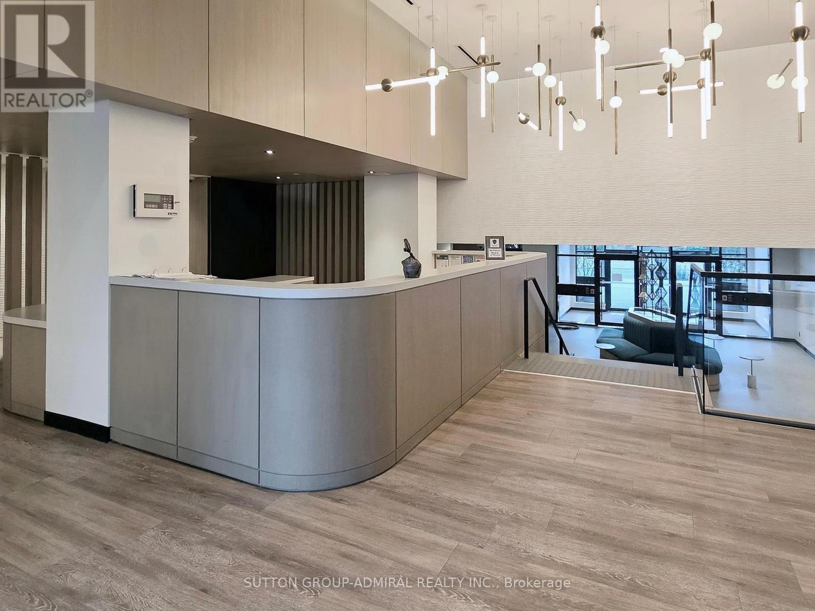 












403 - 7950 BATHURST STREET

,
Vaughan (Beverley Glen),




Ontario
L4J0L4

