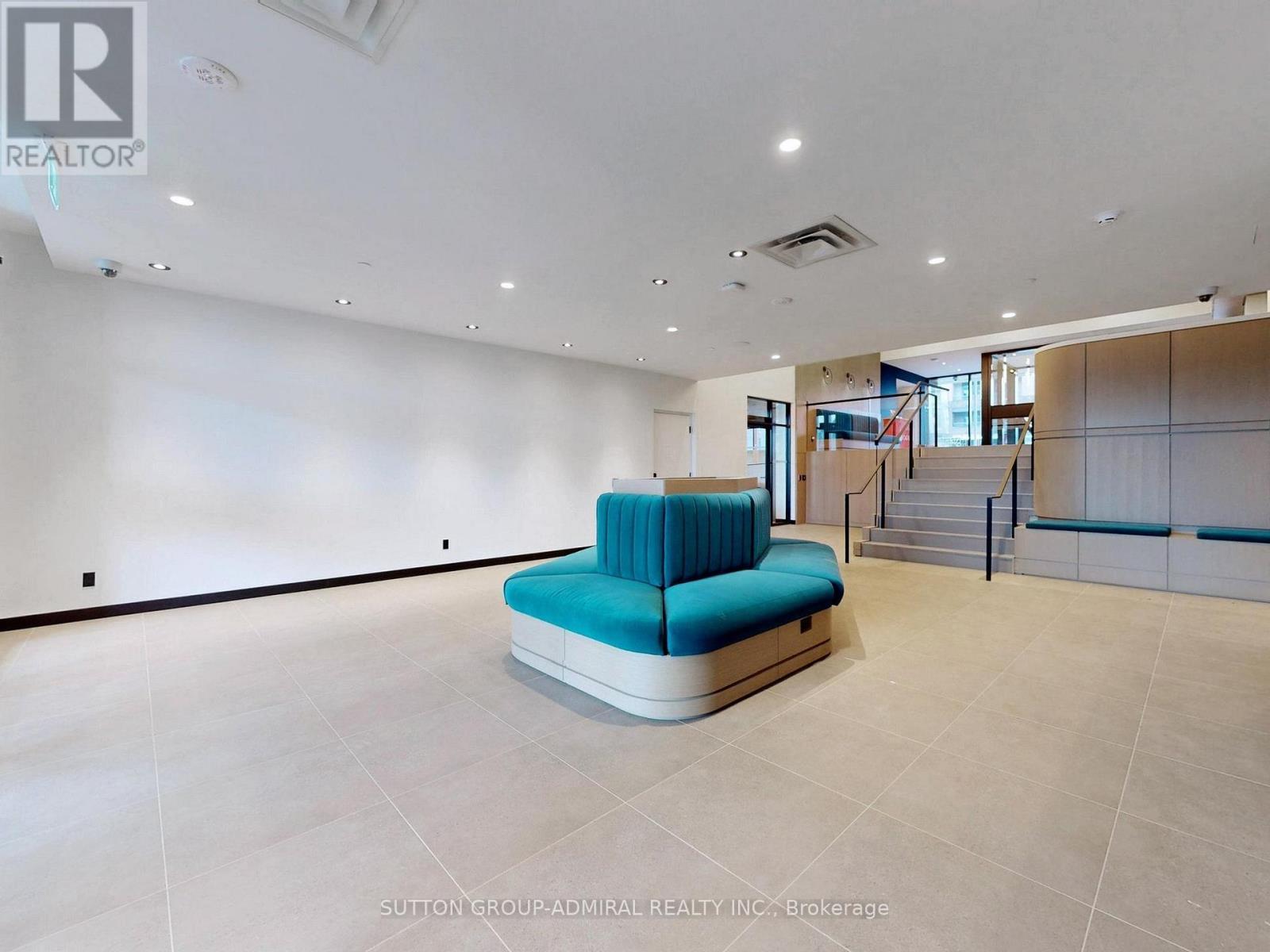 












403 - 7950 BATHURST STREET

,
Vaughan (Beverley Glen),




Ontario
L4J0L4

