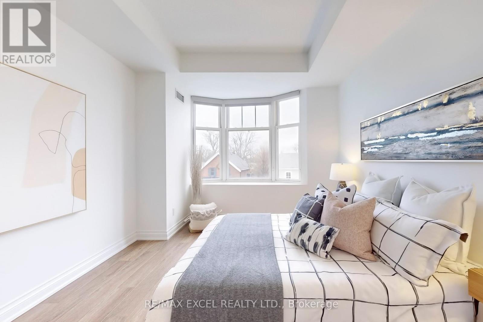 












327 - 68 MAIN STREET

,
Markham (Markham Village),




Ontario
L3P0N5

