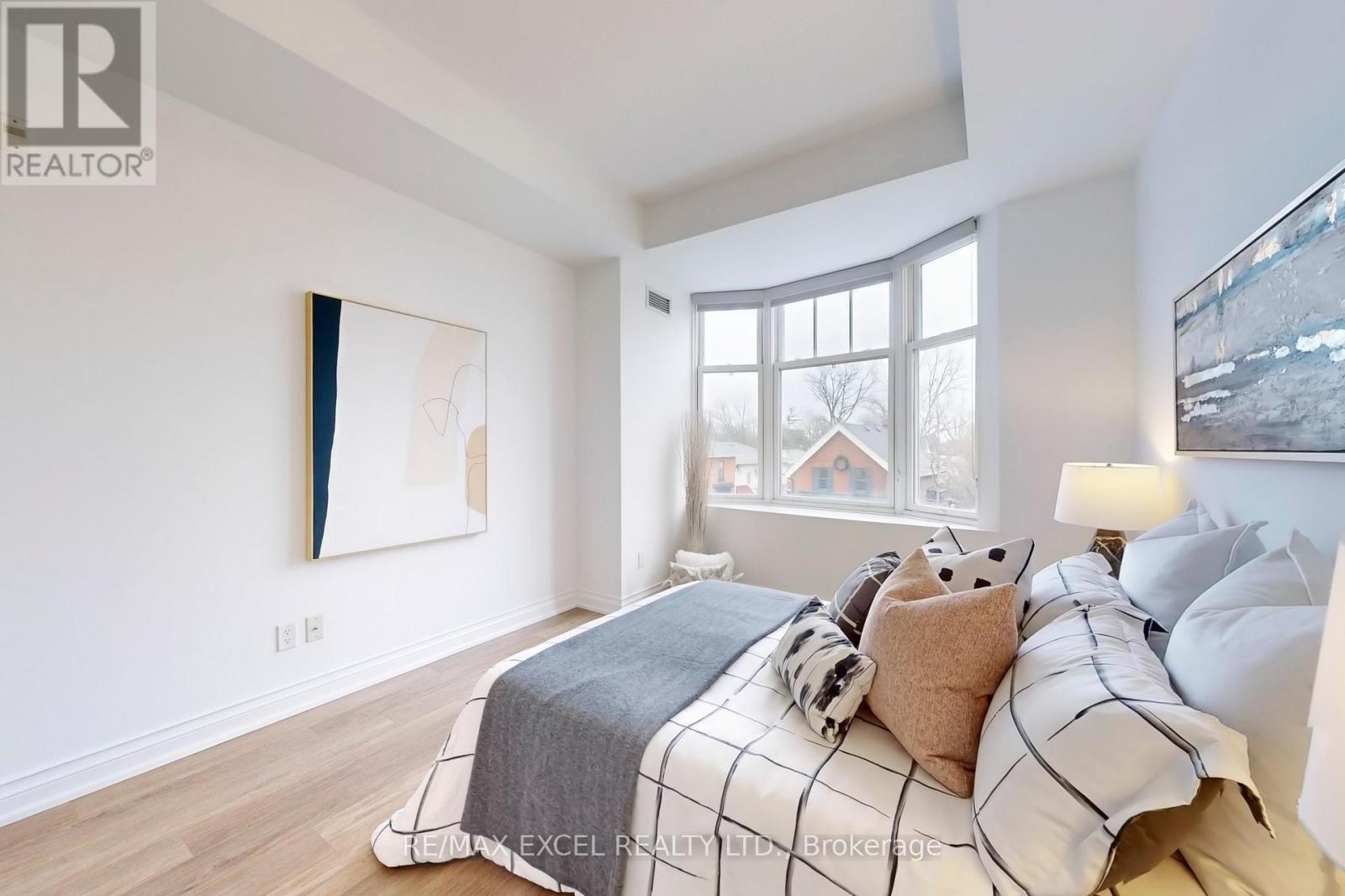 












327 - 68 MAIN STREET

,
Markham (Markham Village),




Ontario
L3P0N5

