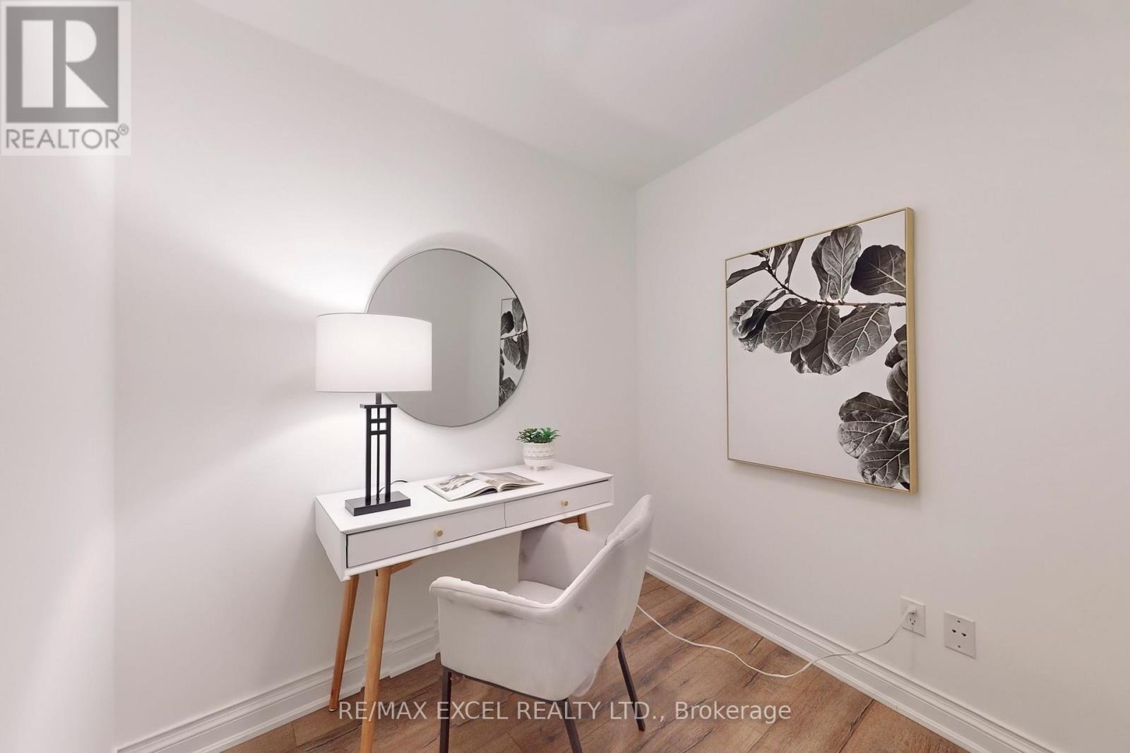 












327 - 68 MAIN STREET

,
Markham (Markham Village),




Ontario
L3P0N5

