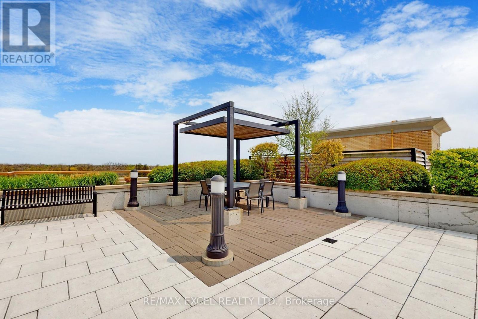 












327 - 68 MAIN STREET

,
Markham (Markham Village),




Ontario
L3P0N5

