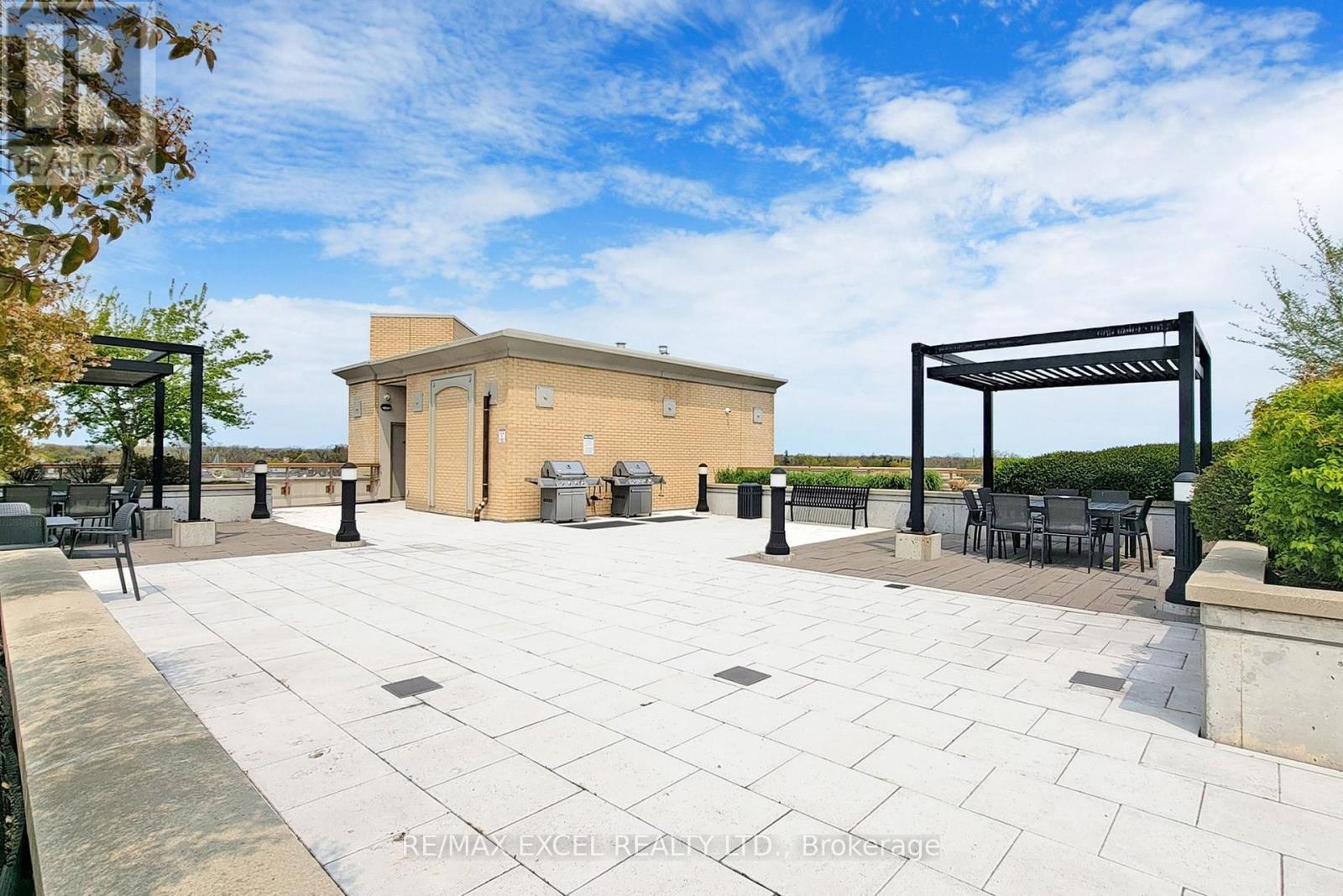 












327 - 68 MAIN STREET

,
Markham (Markham Village),




Ontario
L3P0N5

