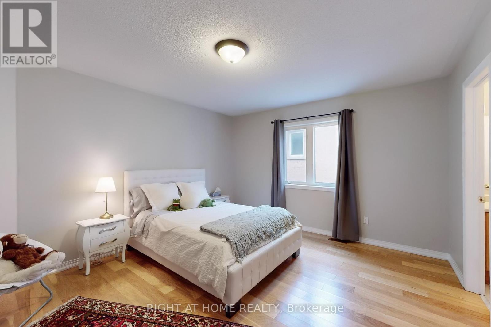 












19 ROBERT GRUNDY ROAD

,
Markham (Cachet),




Ontario
L6C3A5

