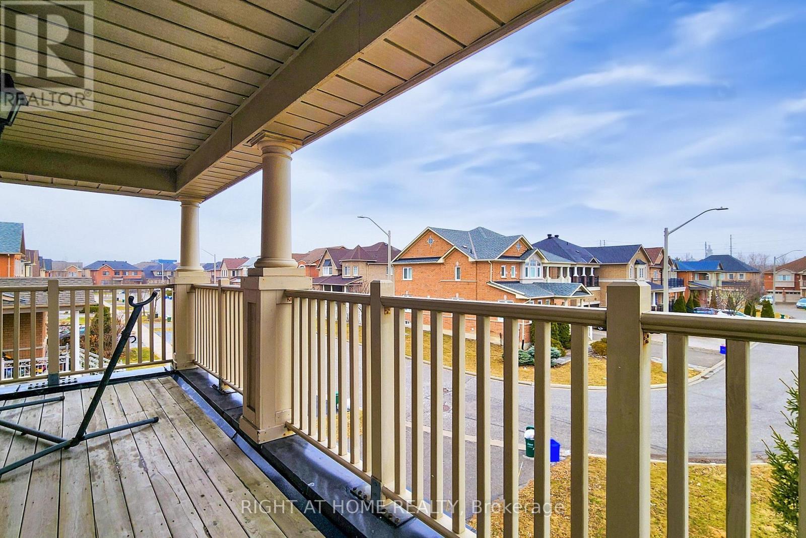 












19 ROBERT GRUNDY ROAD

,
Markham (Cachet),




Ontario
L6C3A5

