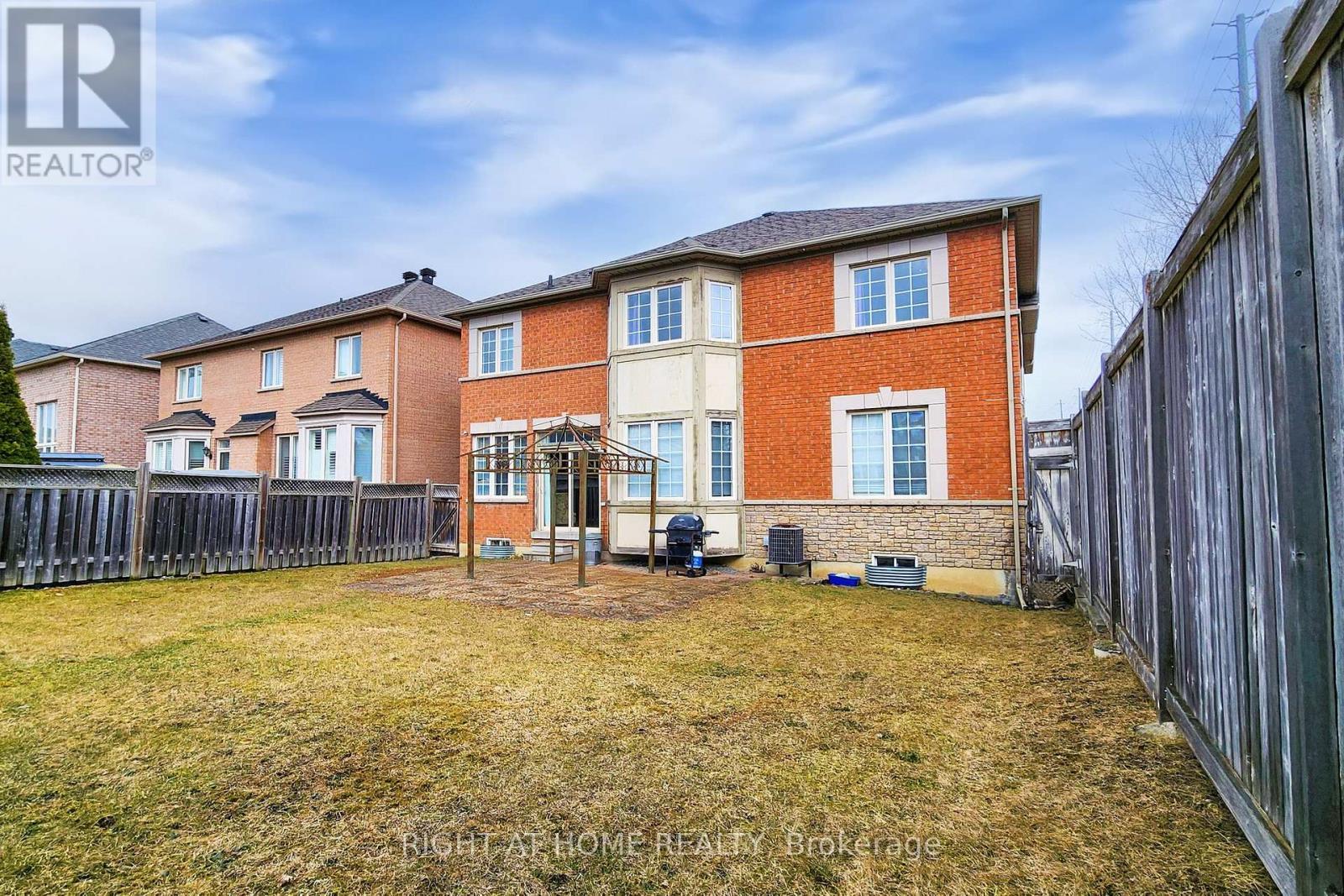 












19 ROBERT GRUNDY ROAD

,
Markham (Cachet),




Ontario
L6C3A5

