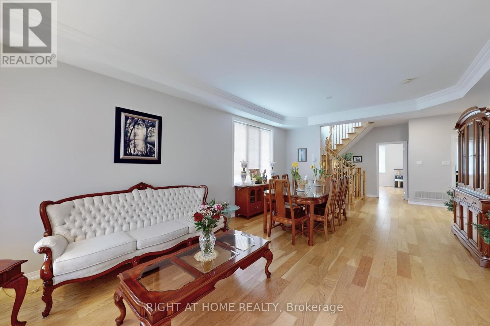 












19 ROBERT GRUNDY ROAD

,
Markham (Cachet),




Ontario
L6C3A5

