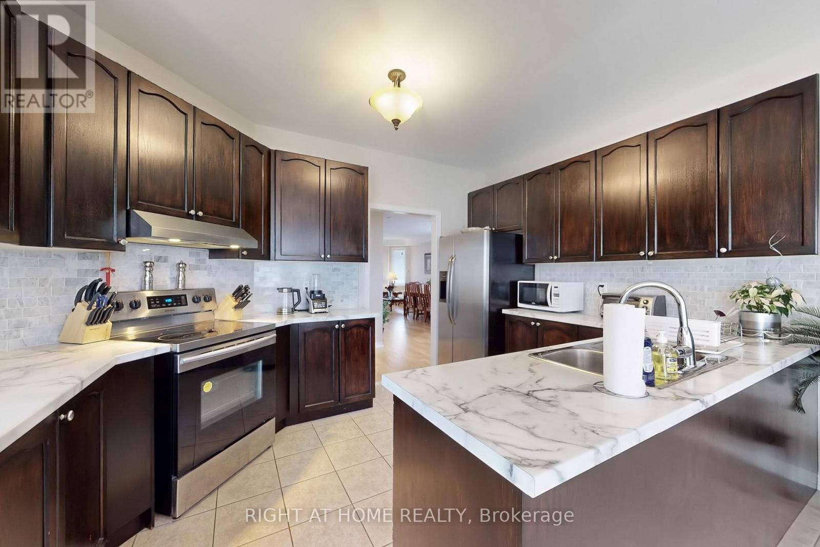 












19 ROBERT GRUNDY ROAD

,
Markham (Cachet),




Ontario
L6C3A5

